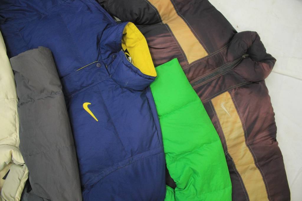 Nike puffer jacket 10 vintage + 10 modern 20 pieces