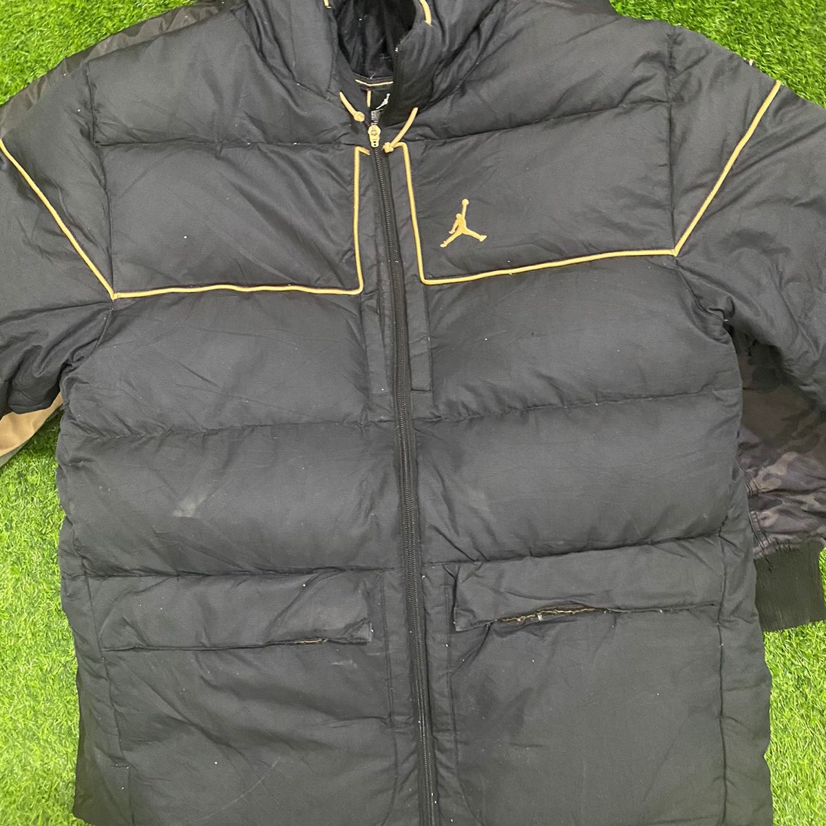 Burberry/Versace/Jordan Puffer Jackets 10 PCs