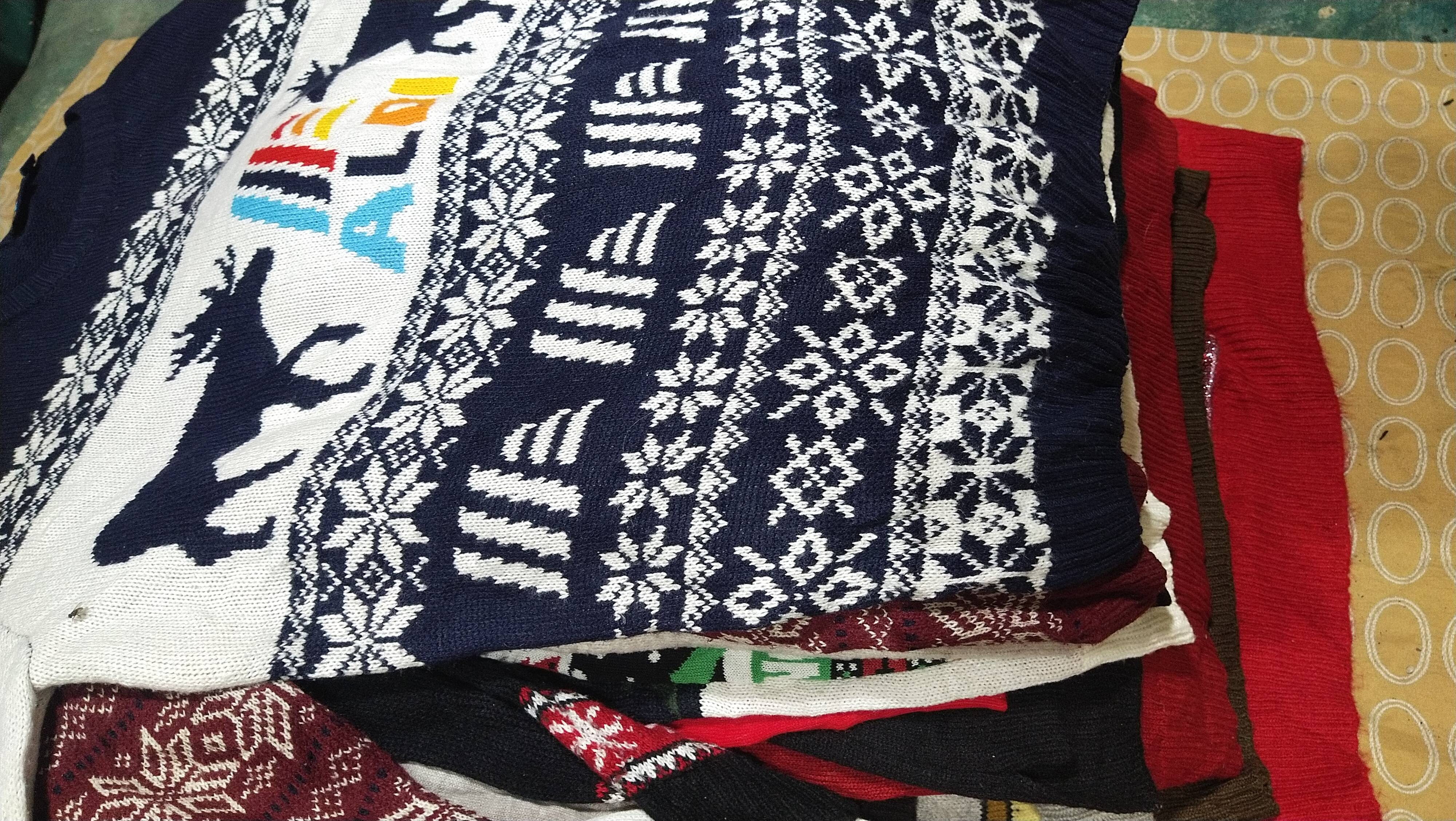 🎄 🎁 Christmas crazy sweaters 40 pcs 🎁🎄
