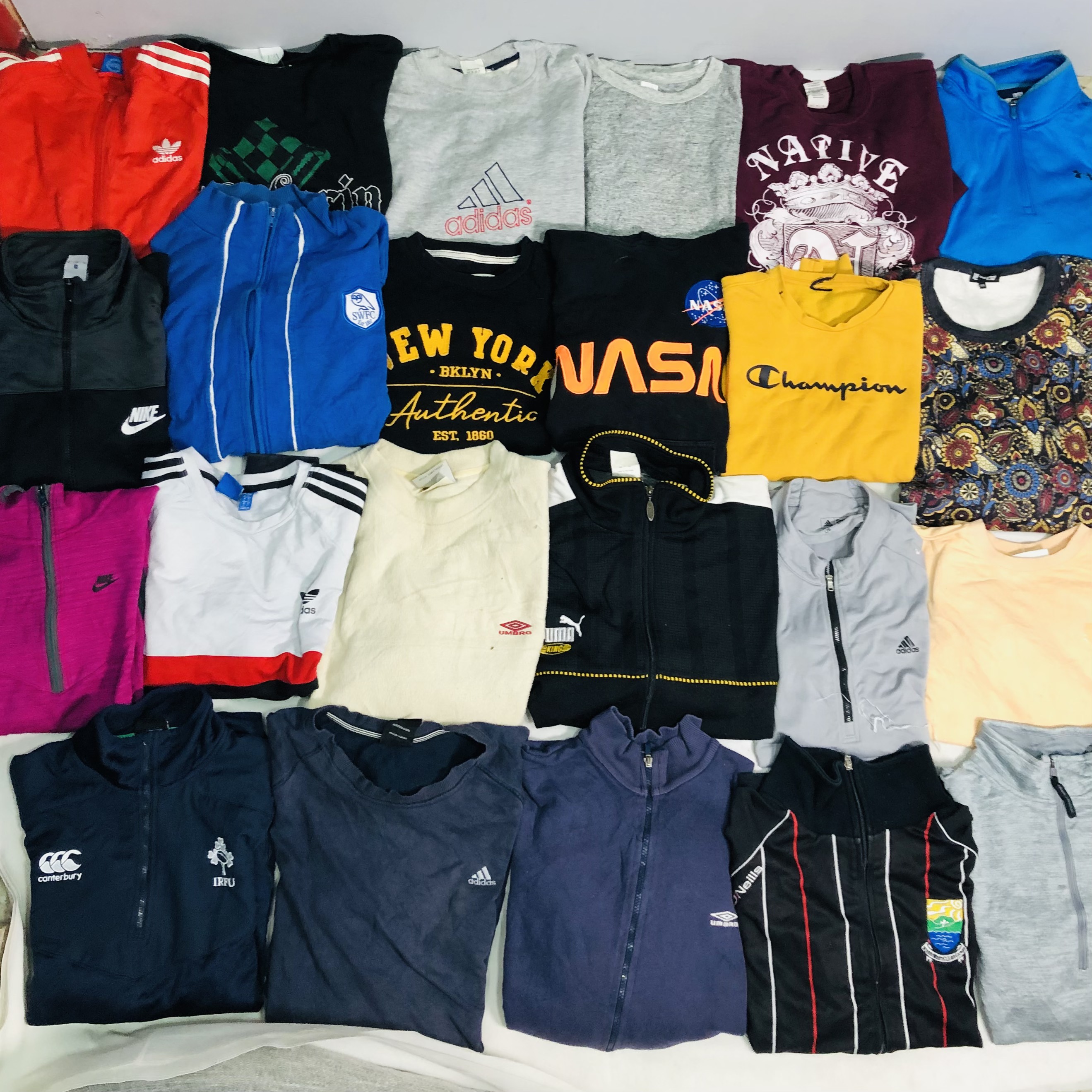 Mix Bundles of Branded Hoodies, Sweatshirts and Zippers
