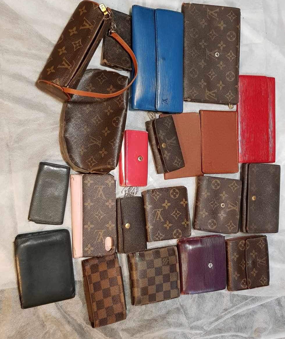 Louis Vuitton wallet bundle set of 10