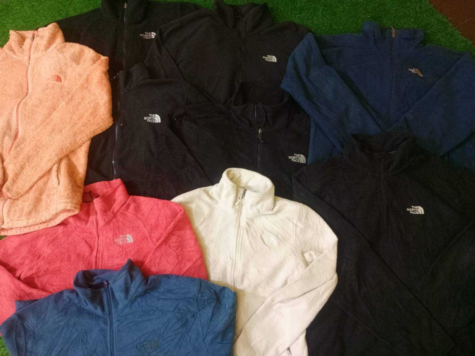 20 pièces de polaires The North Face et Columbia