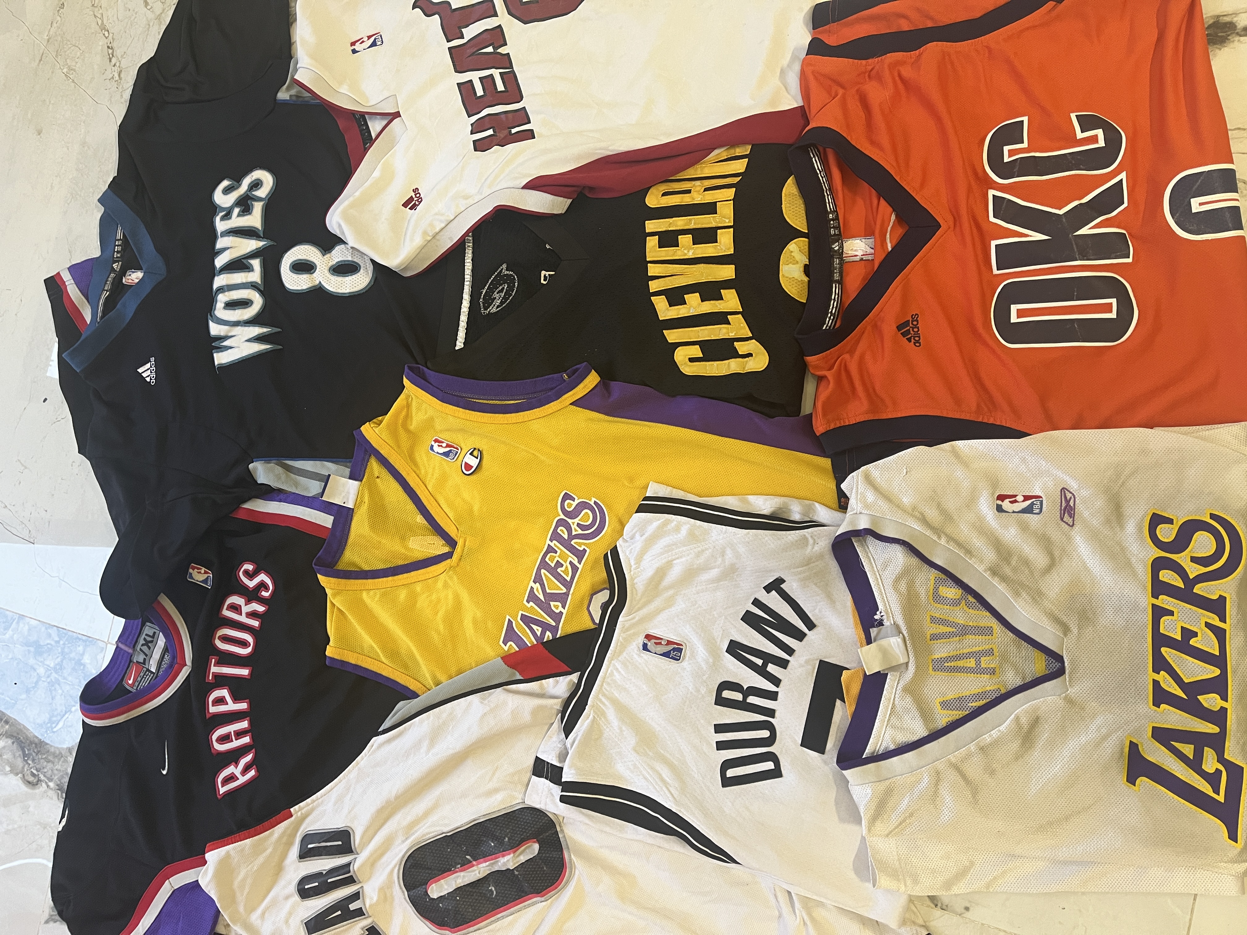 NHL / NFL / NBA / MLB Jerseys.