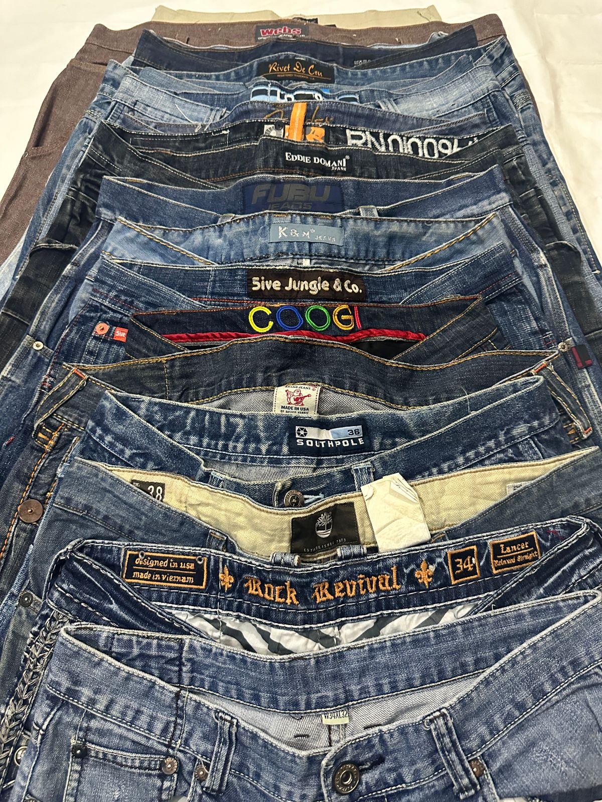 Jean hip-hop 20 pièces coogi, rocawear, southpole, ecko, 5 jungle, boss, etc.