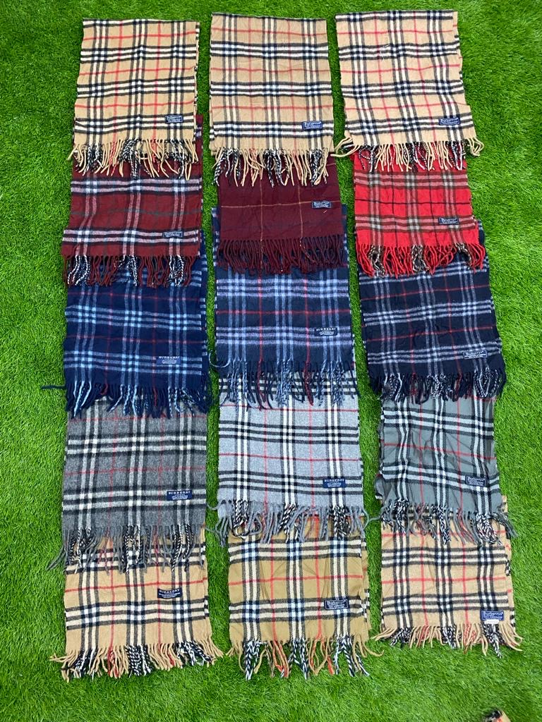 Écharpes / Foulards Burberry - 30 pcs