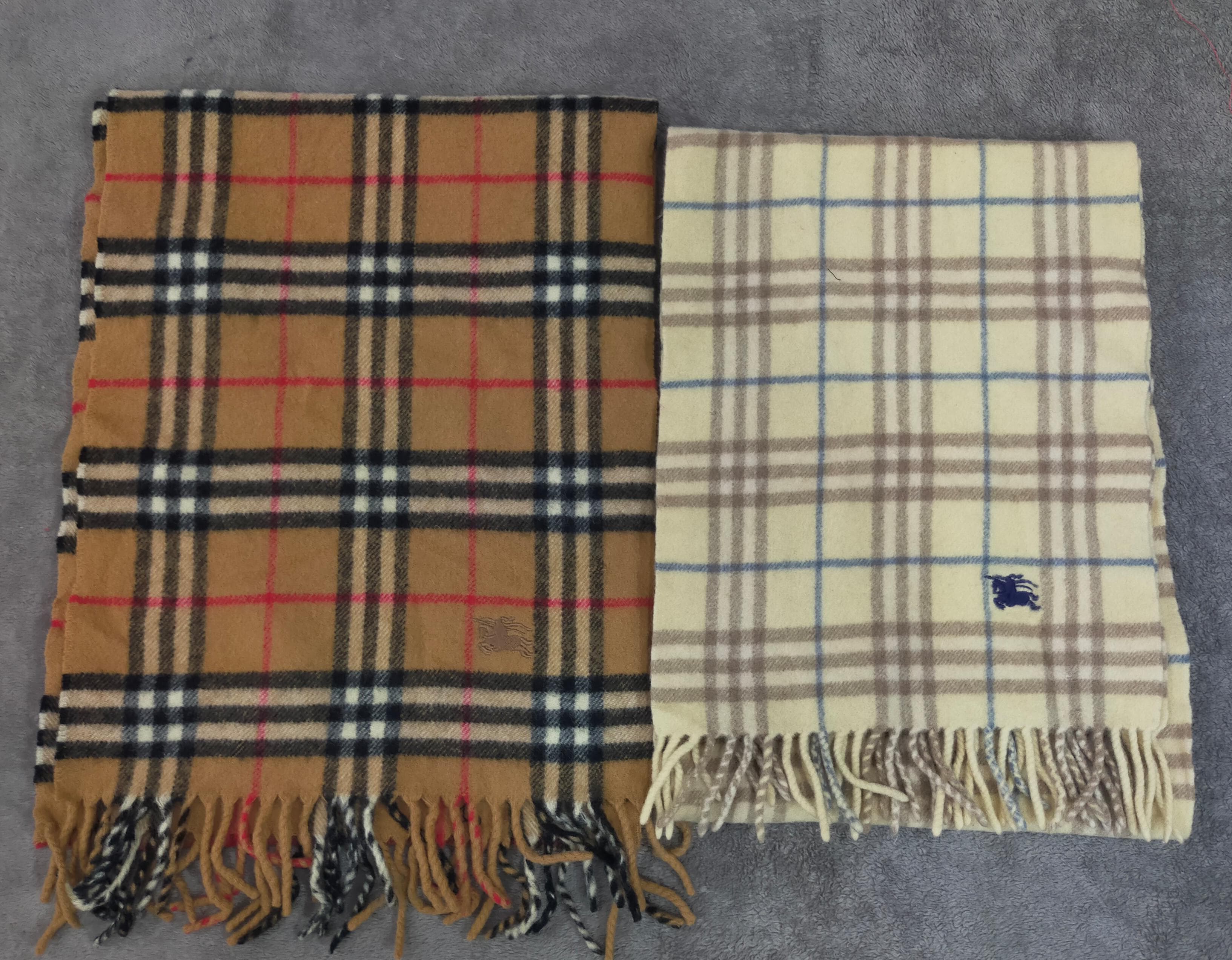 CR2155 Burberry Maflars - 30 Pcs