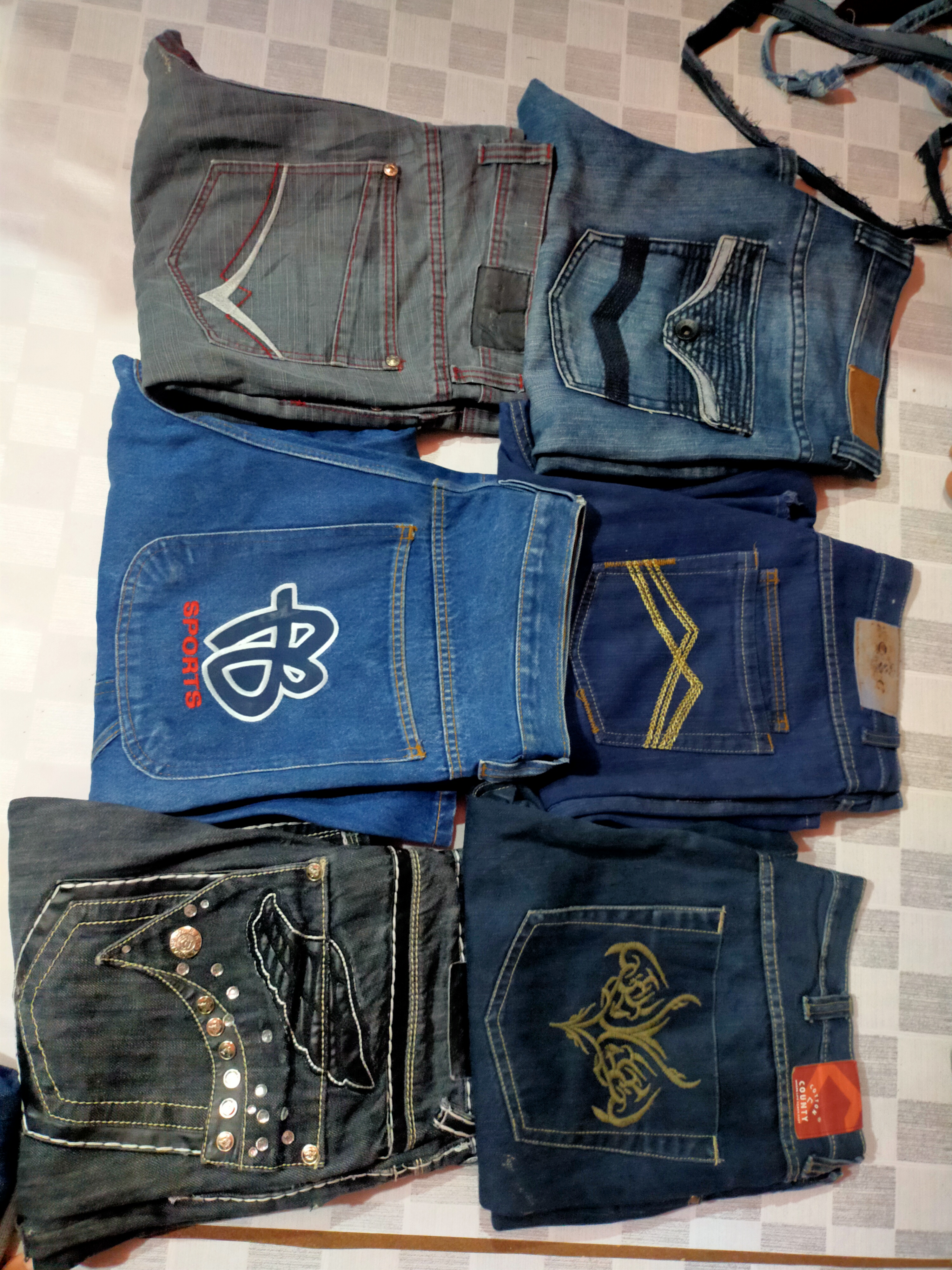 Id  70 ecko unltd baggy and other mix brands total 11 pieces