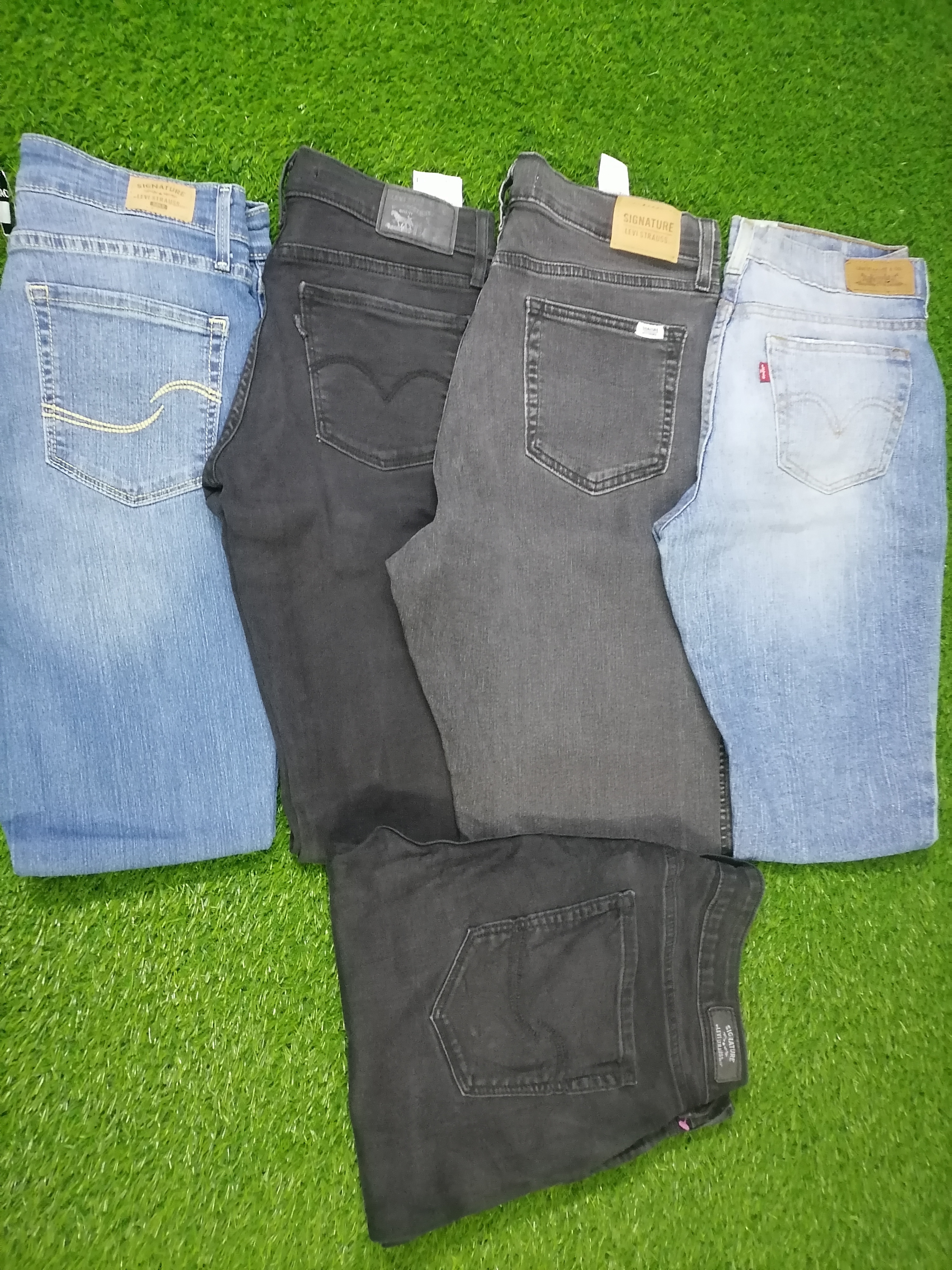 levis and mixed branded jeans