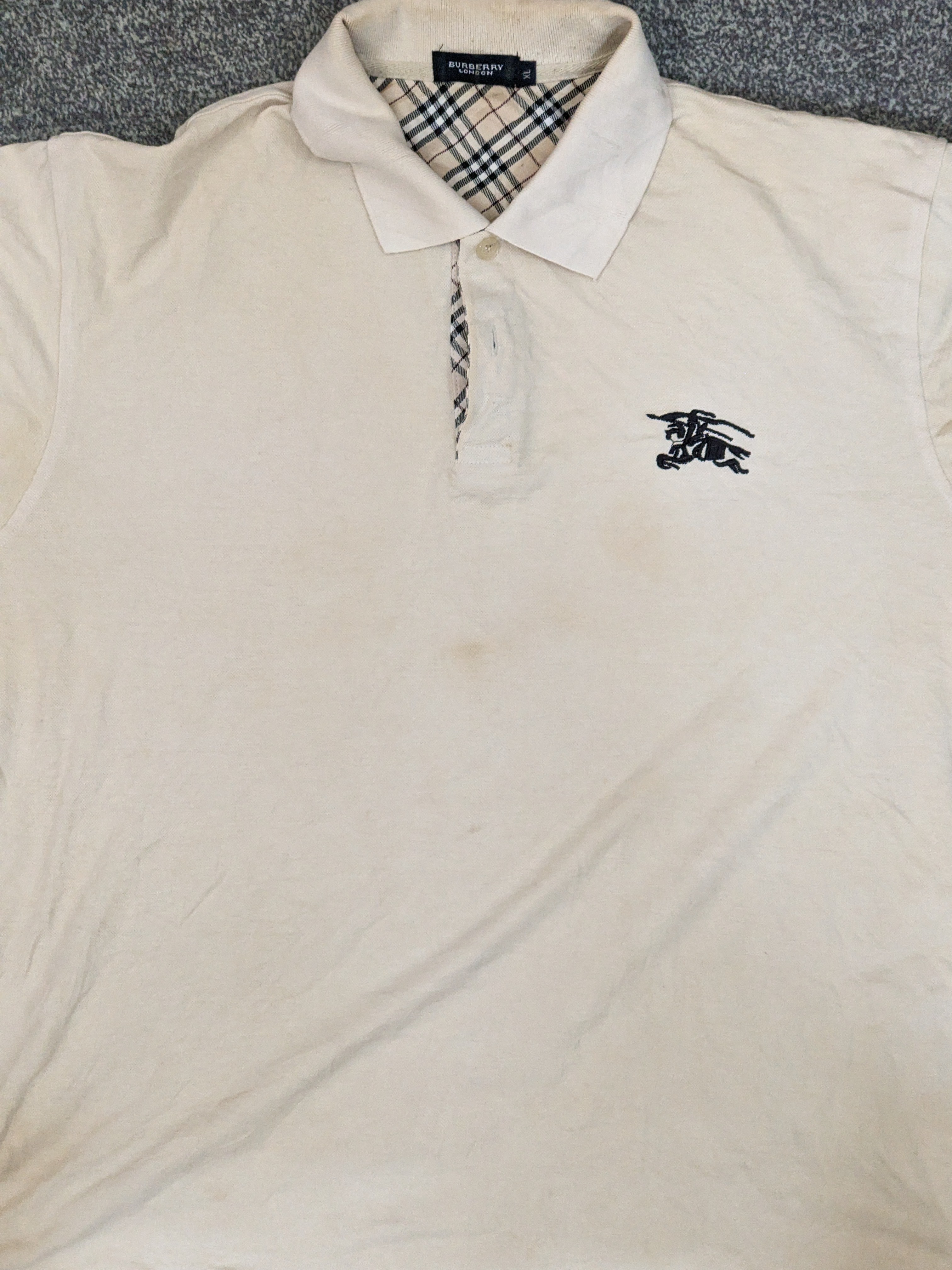 40 Pcs Branded T-Shirts Carhartt, Burberry And Other Brands