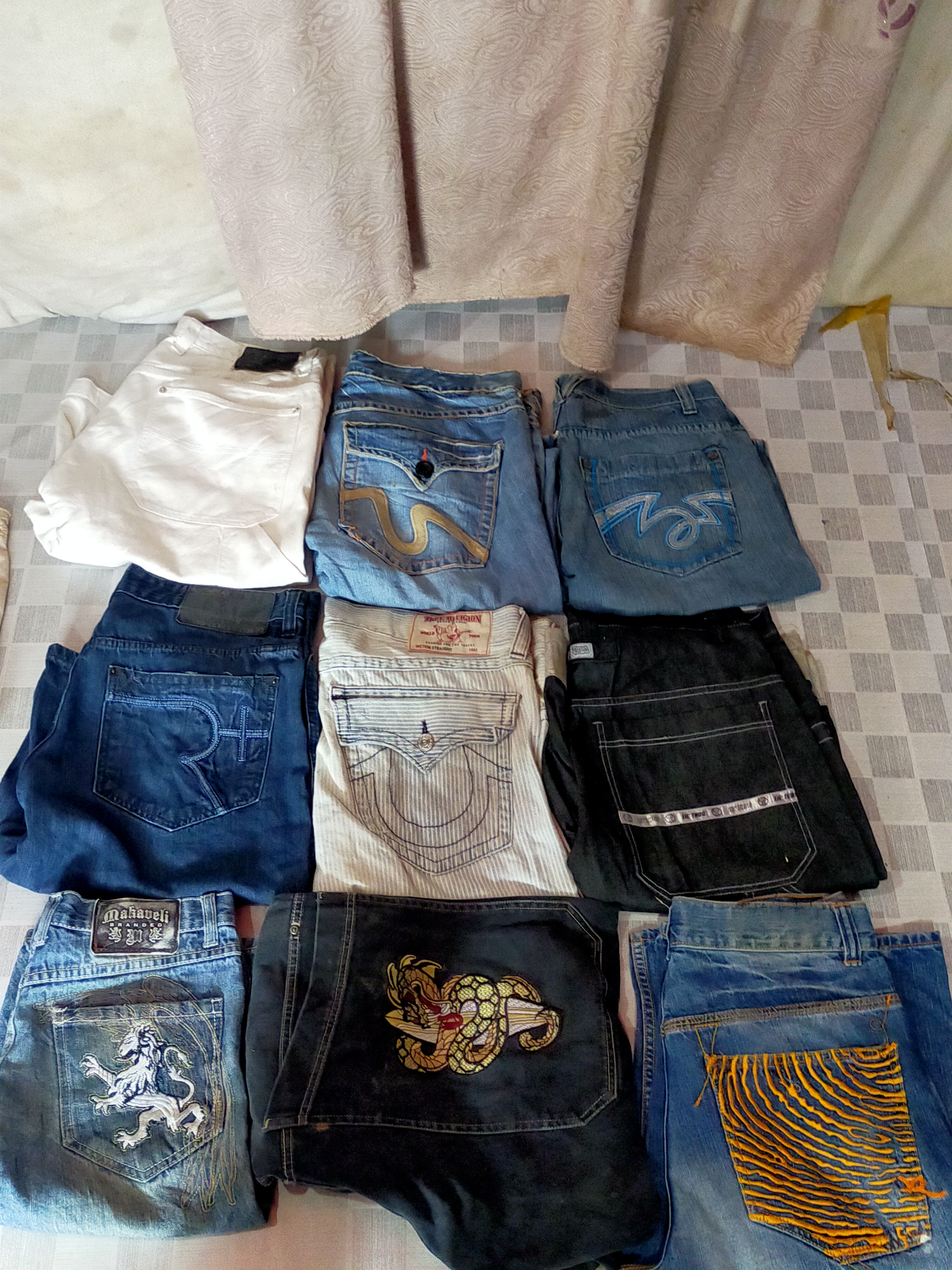 Id 87 rocawear true religion et autres marques mélange total de 11 pièces.