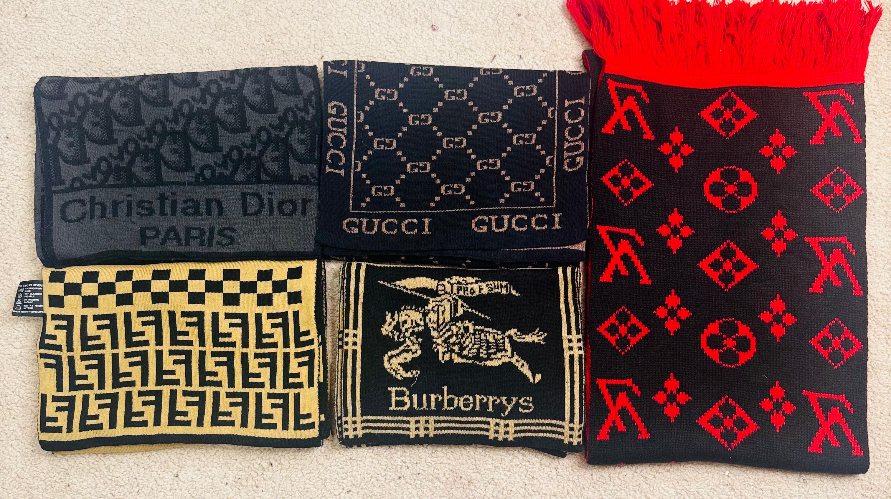 Foulards de luxe Fendi/Dior/Burberry (sans étiquettes) 30 pièces