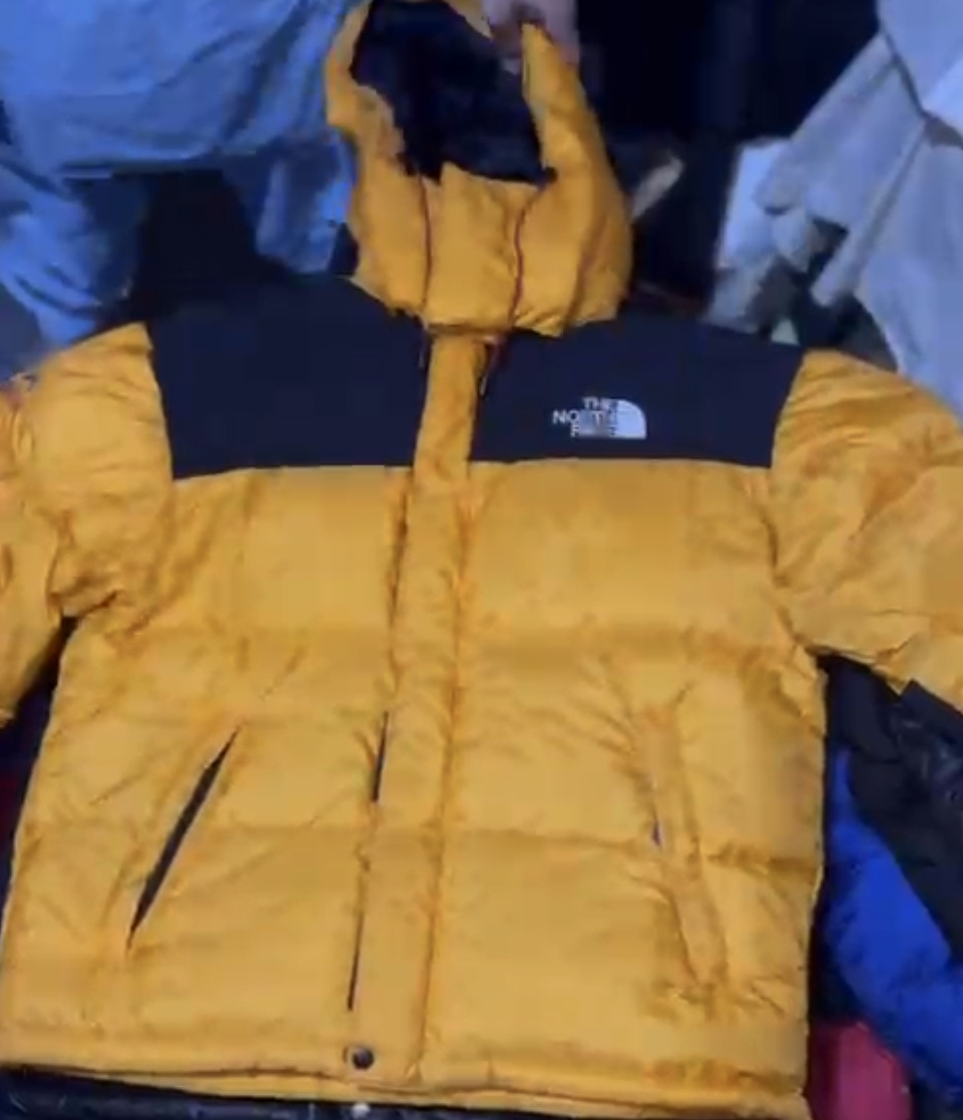 THE NORTH FACE PUFFERS JACKET 27PCS