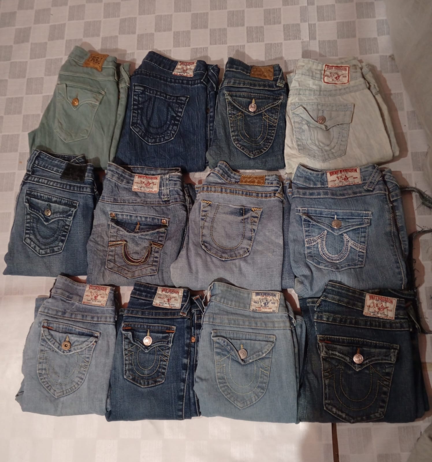 ID 93 true religion and other mix brands Total. 13 pieces