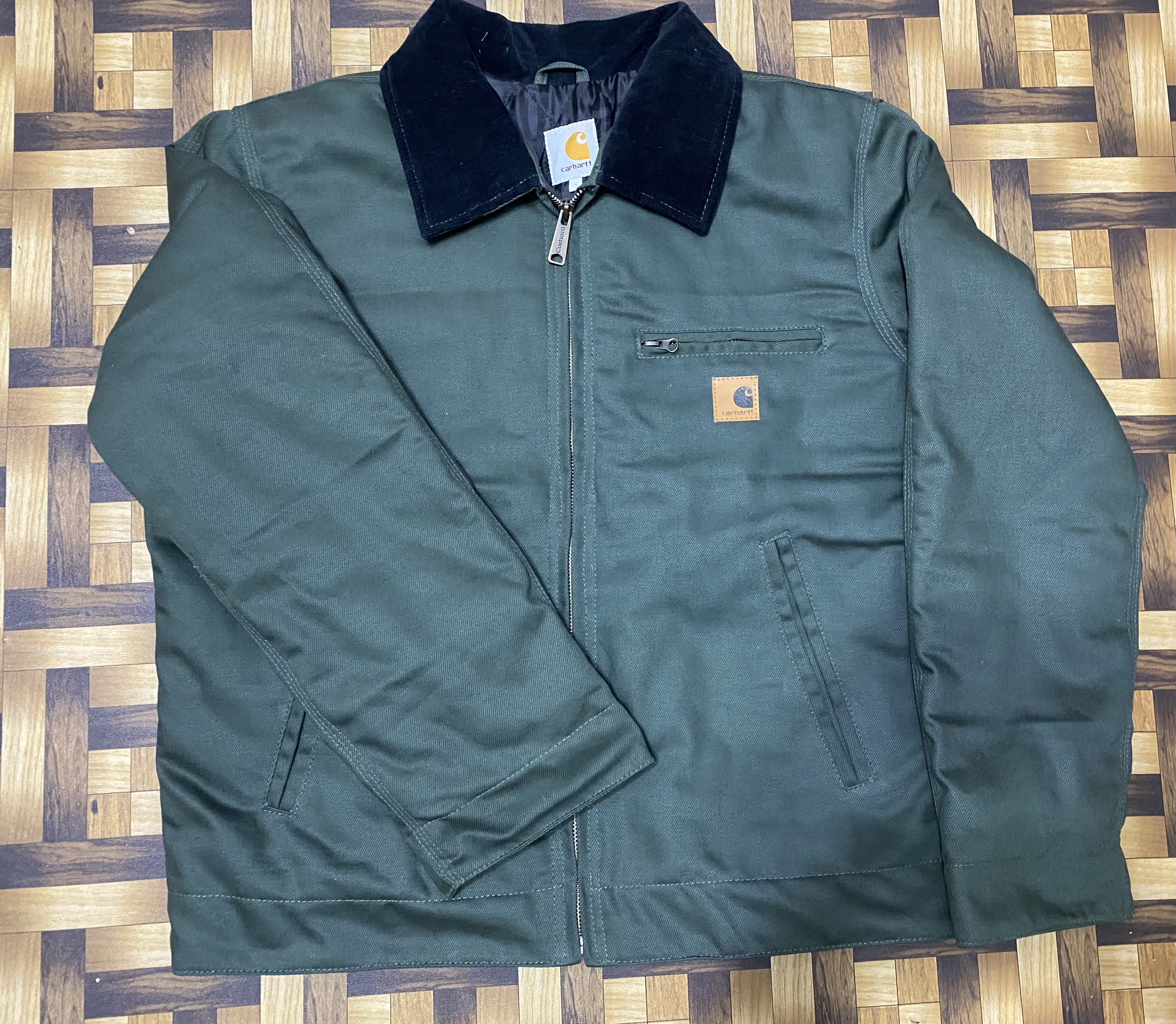 Veste de couleur verte style rework Carhartt.