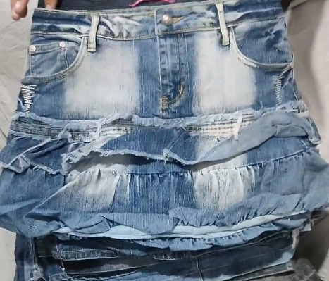 Jupes en denim mini et midi - 160 pièces