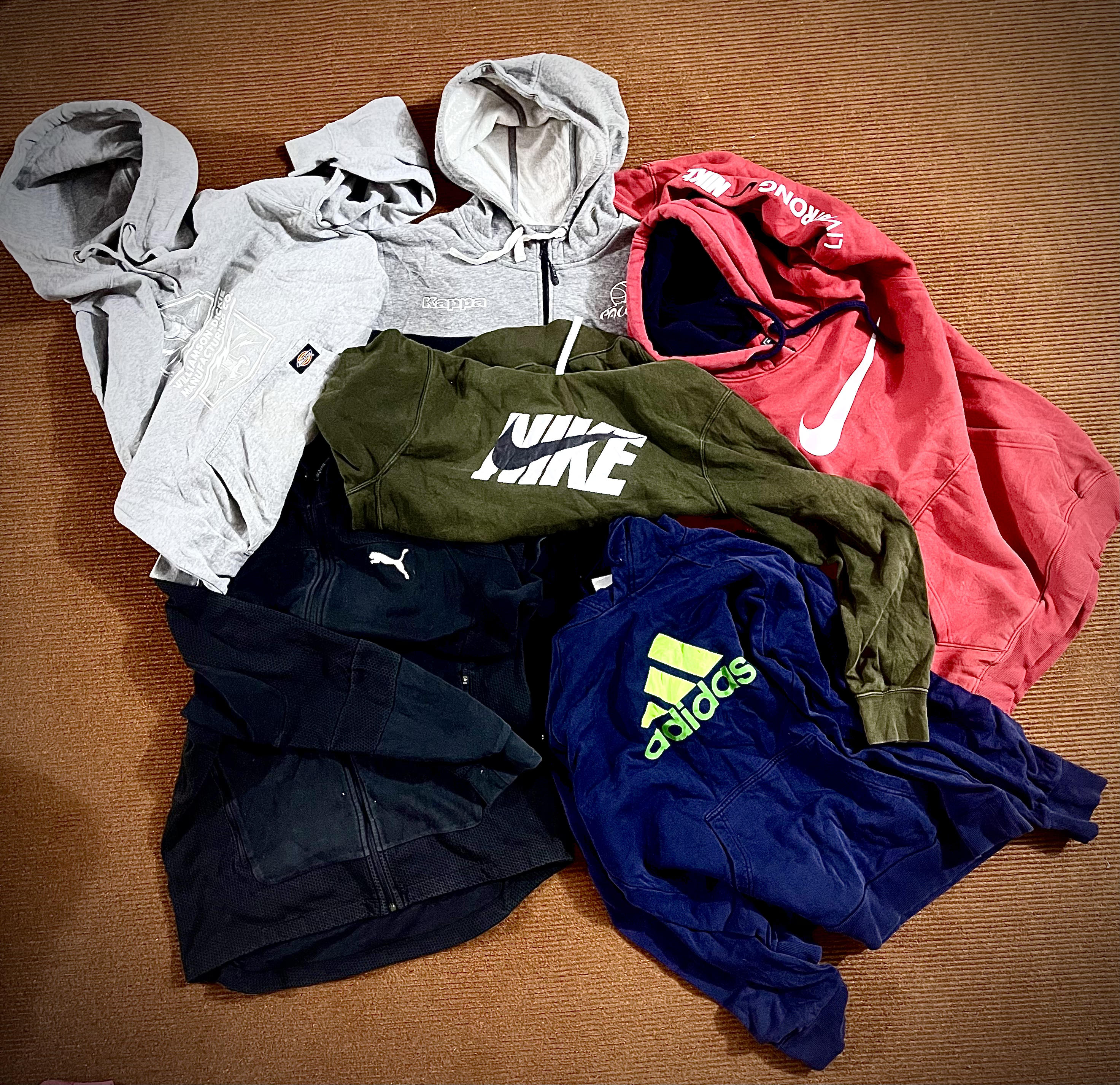 Hoodies de marque Nike, Adidas, Kappa et Puma ----- 10 pièces