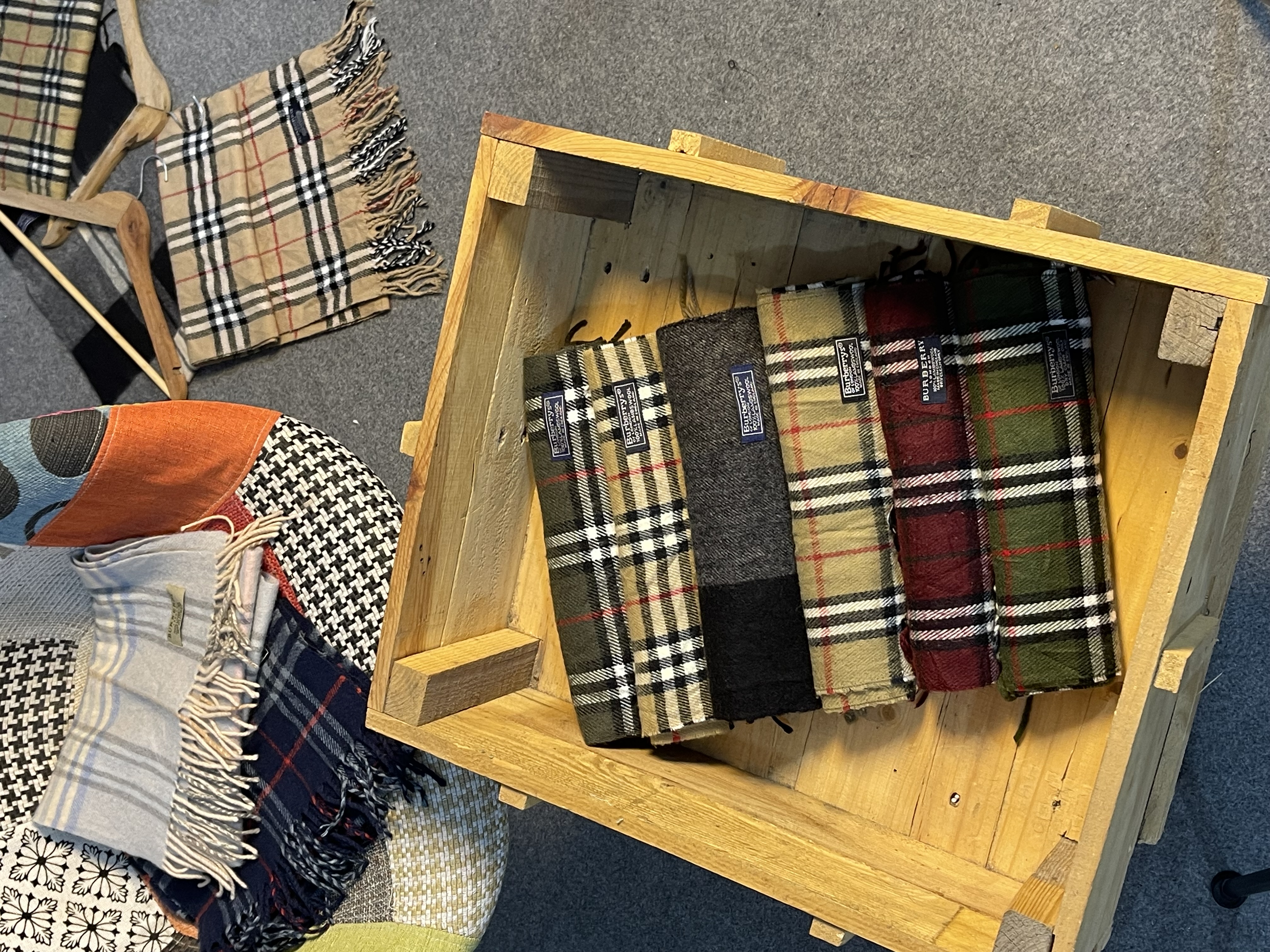 burberry scarves - 10 pcs