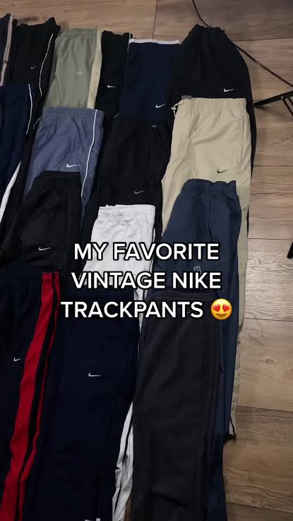 NIKE TrackPants