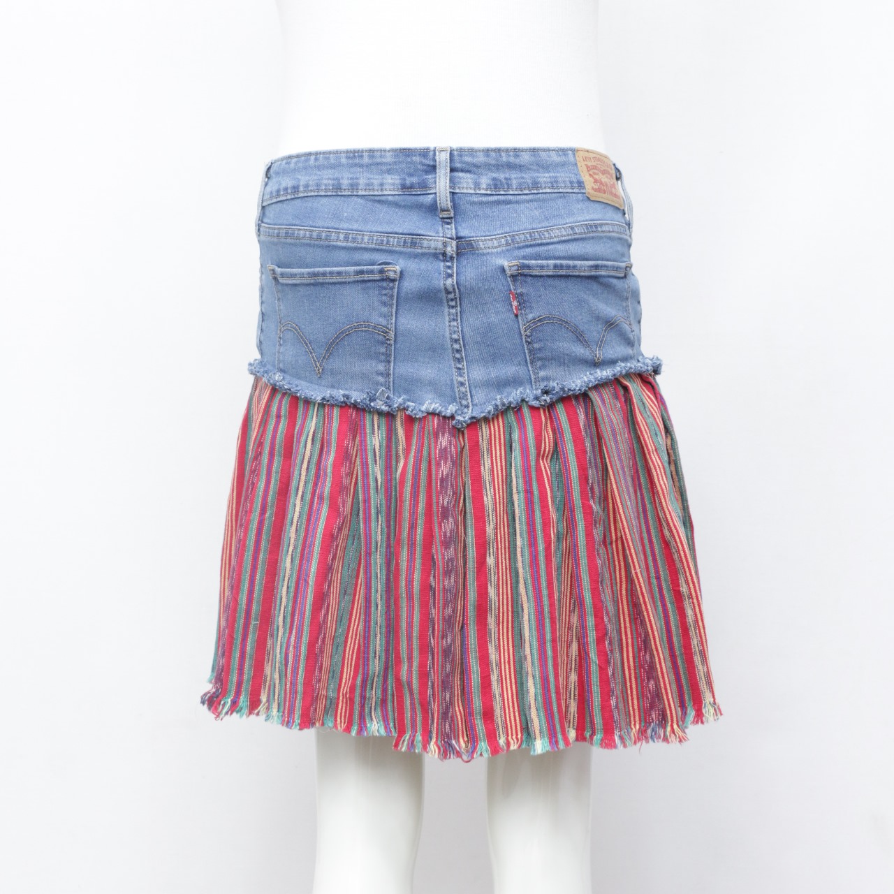 Saia de Denim Reworked com Placas