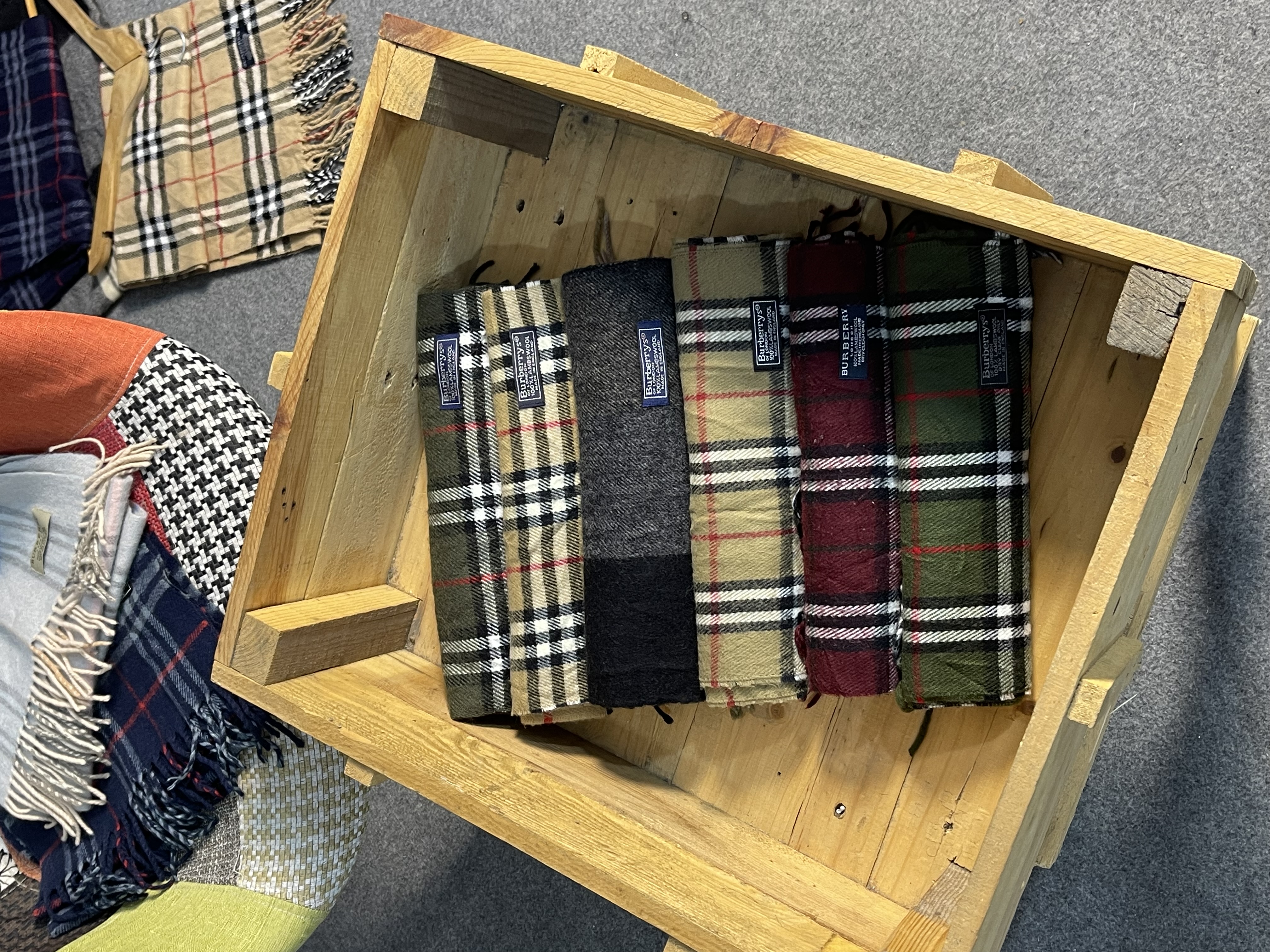 burberry scarve - 10 pcs