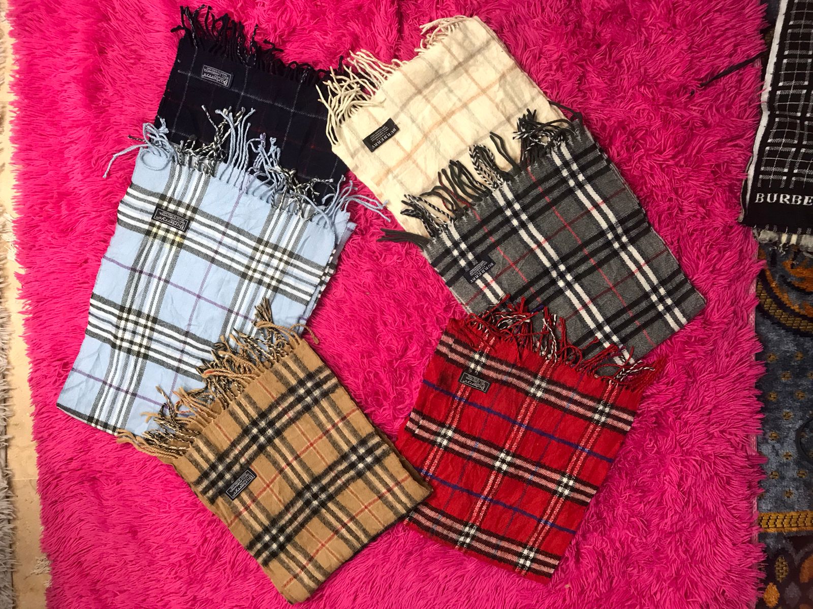 Burberry scarfs 200 pcs and get 10 free