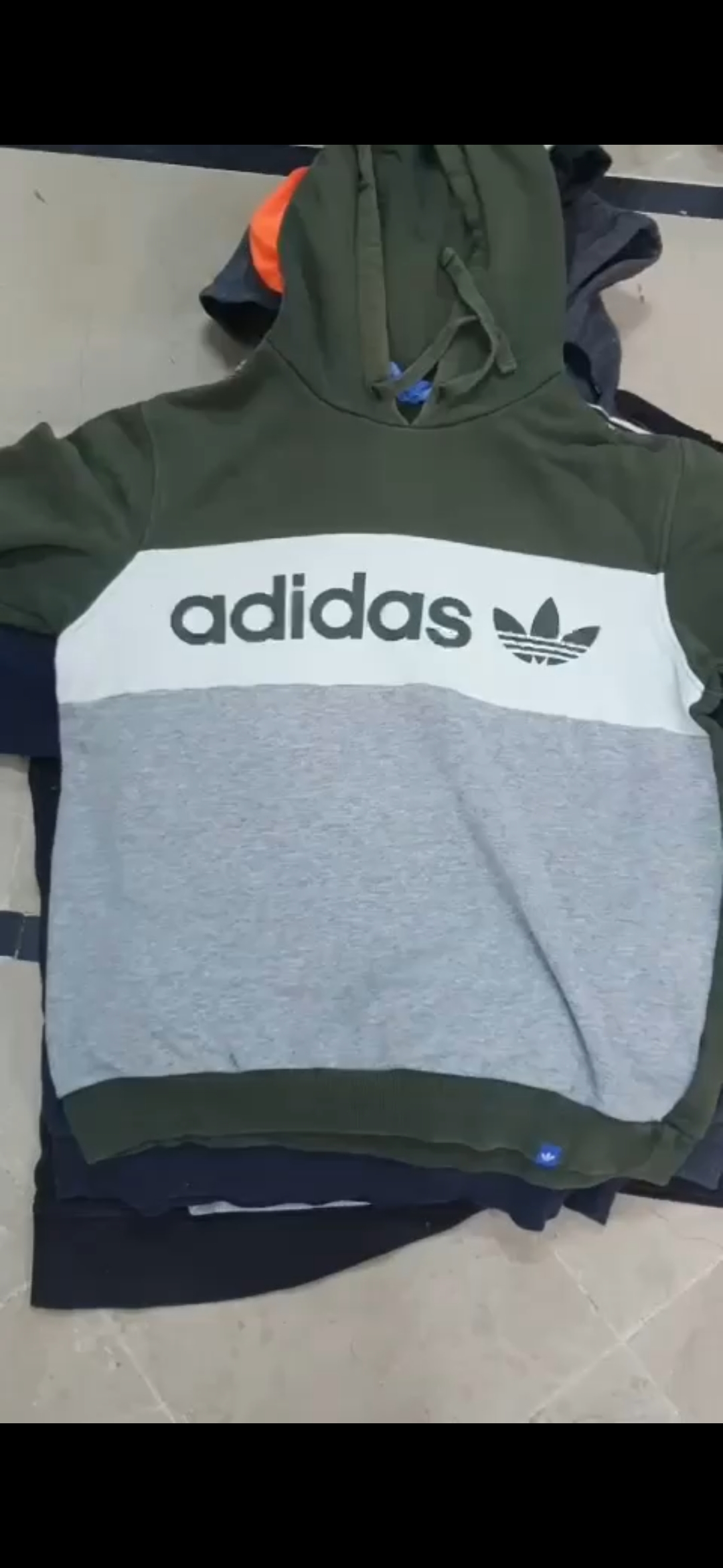 Moletoms e zíperes Adidas