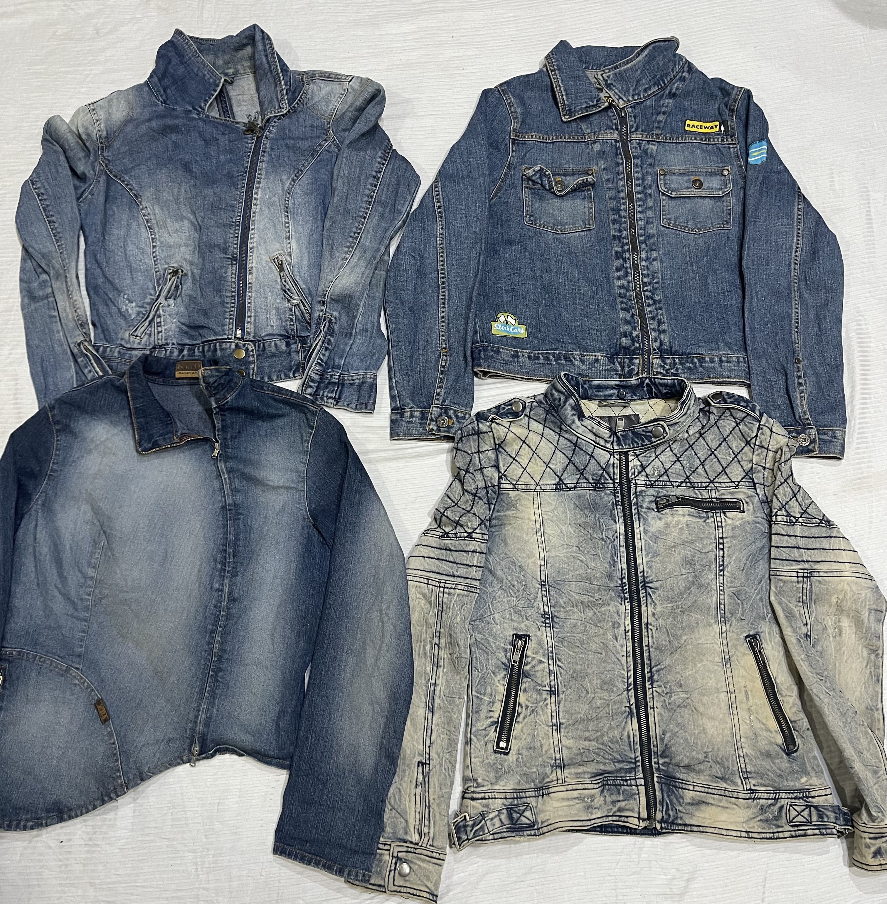 Vestes en denim de l'ère Britney Y2K, 8 pièces