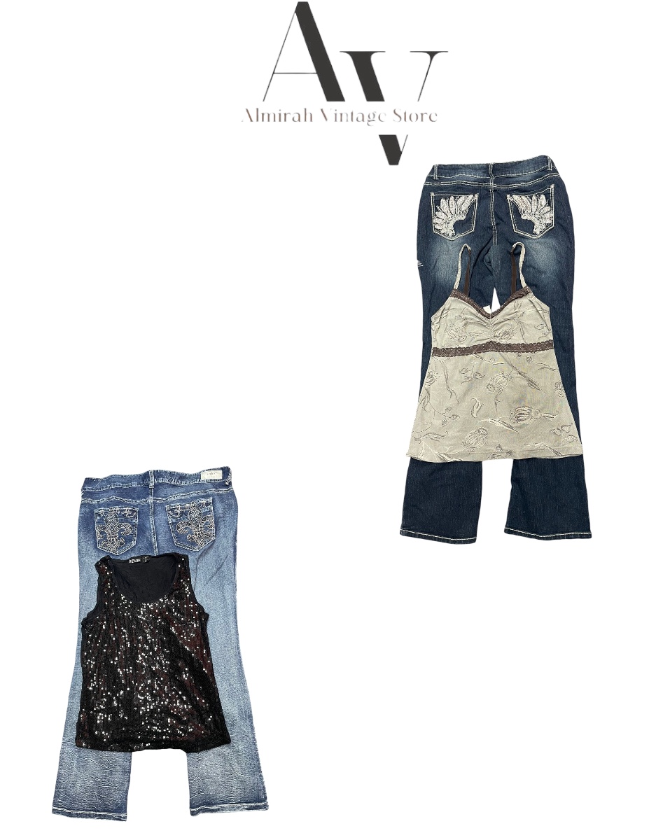 Conjunto de top e jeans flare.