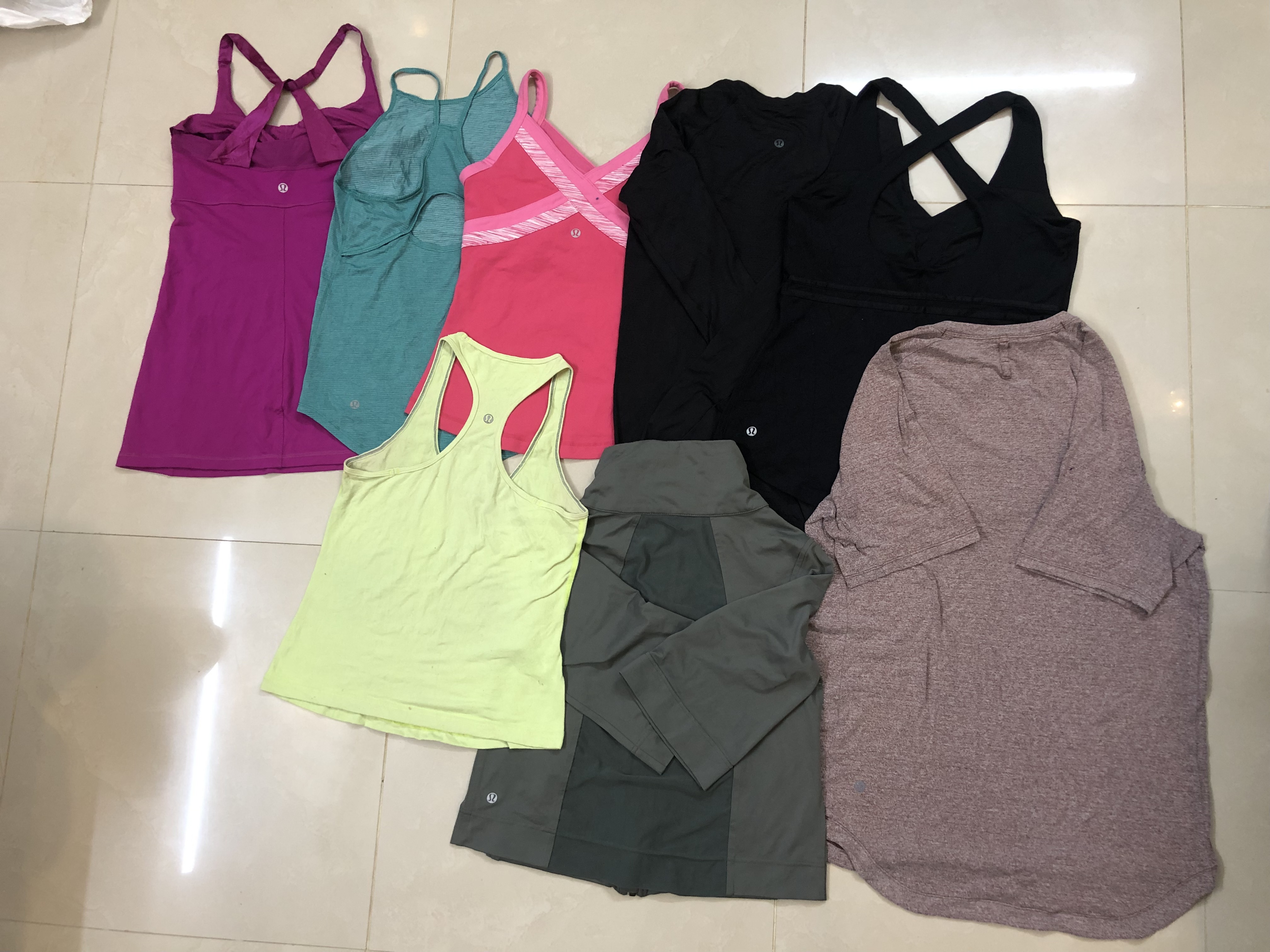 Lululemon/Athleta/Aerie Mélange de Hauts/Leggings/Pantalons Évasés