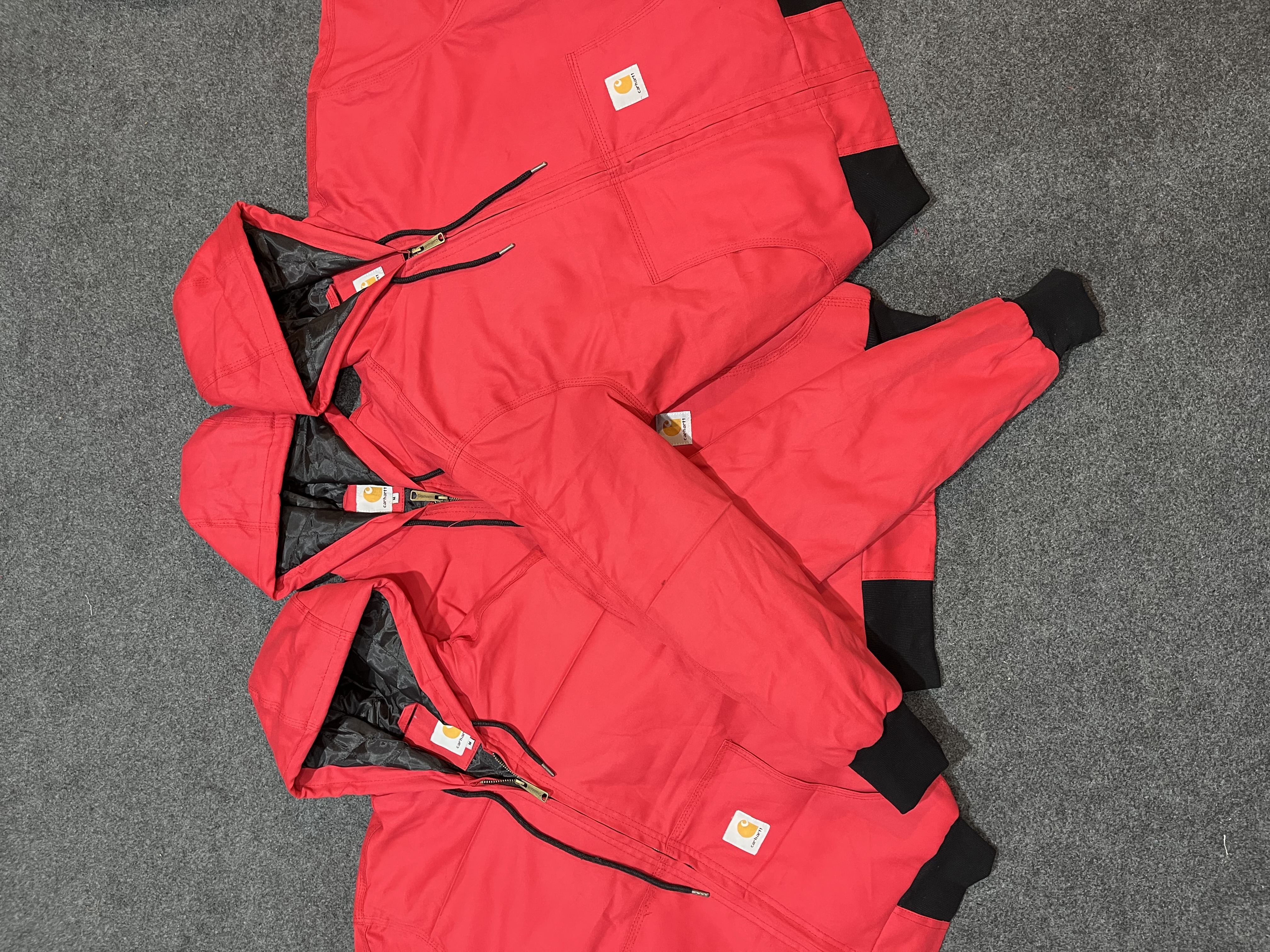 Veste à capuche rouge style rework Vintage Carhartt - MOQ 25 pièces