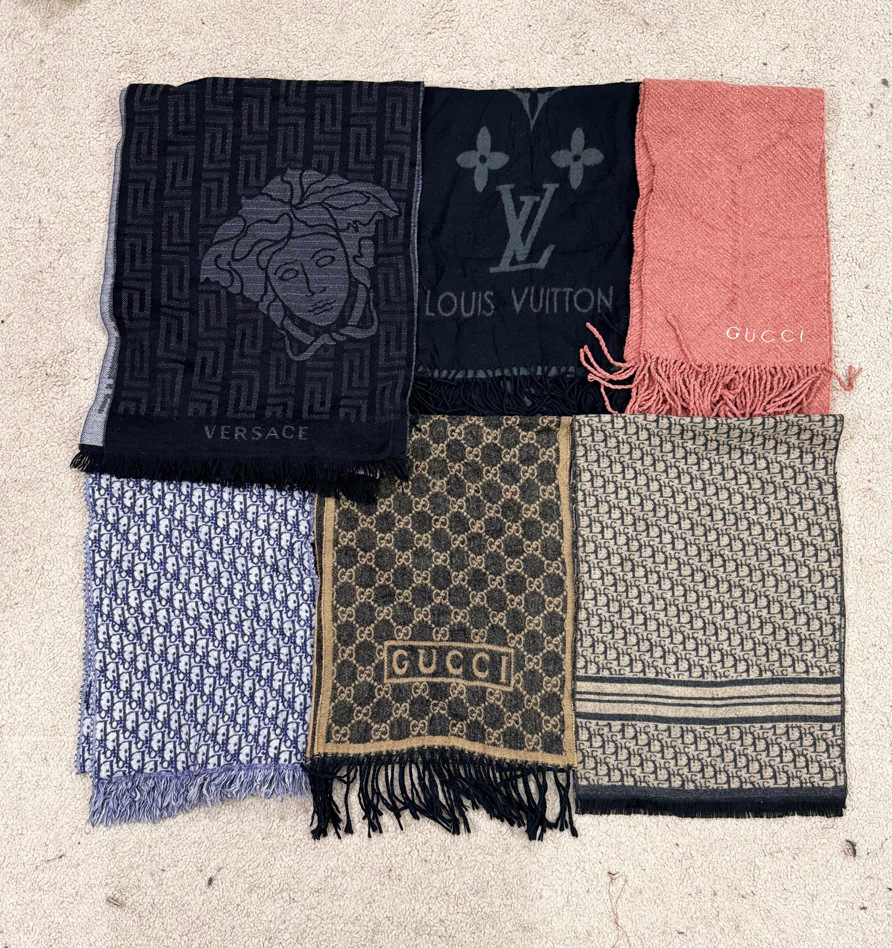 #VV196 Luxus-Schals: LV, Gucci, Versace, YSL - keine Marke 20 Stück