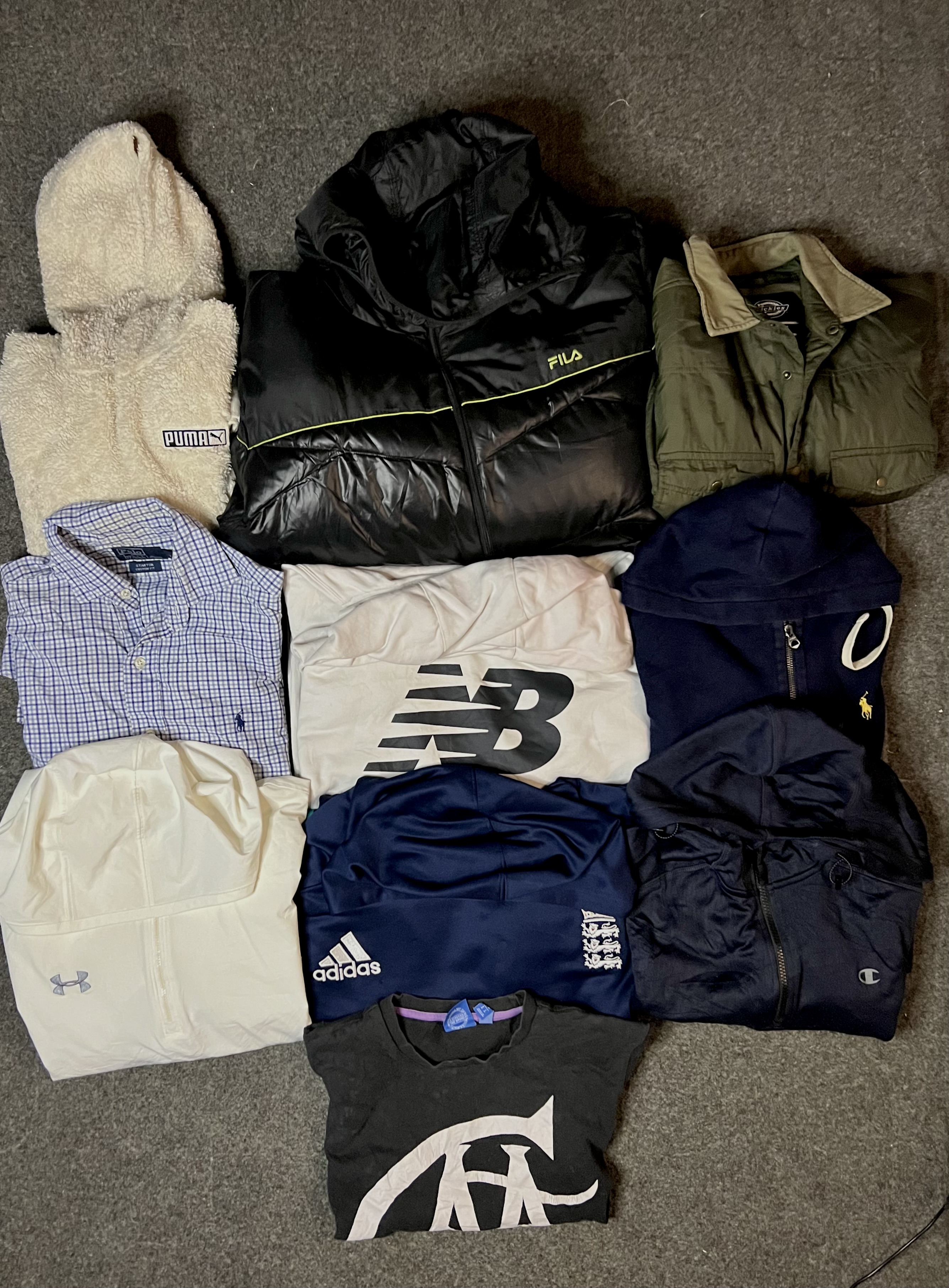 Pufferjacke, Jogginghose, Sweatshirts, T-Shirts, Fleecejacken, Windbreaker, Trainingsanzug