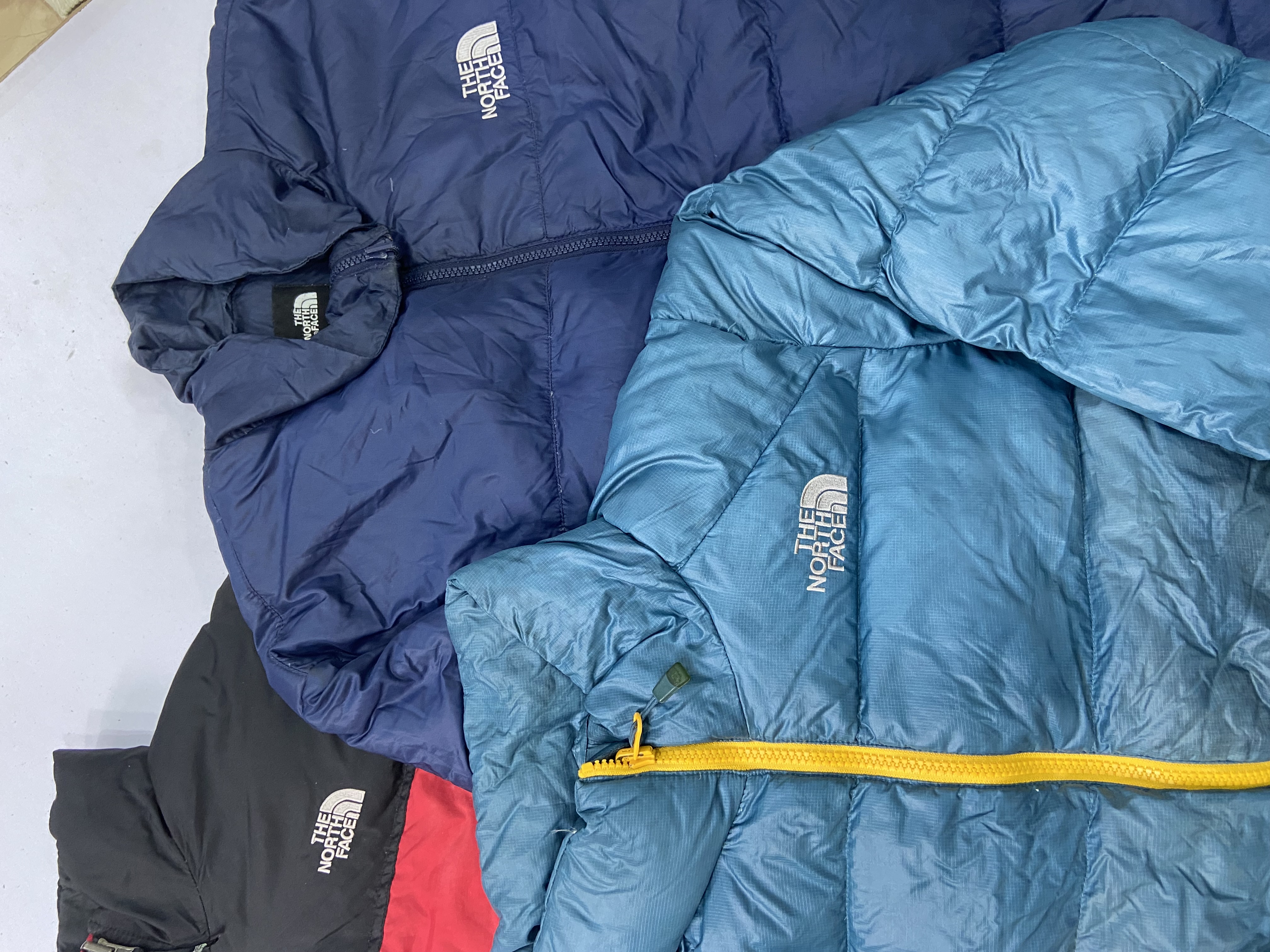 Les doudounes The North Face 800, 10 pièces.