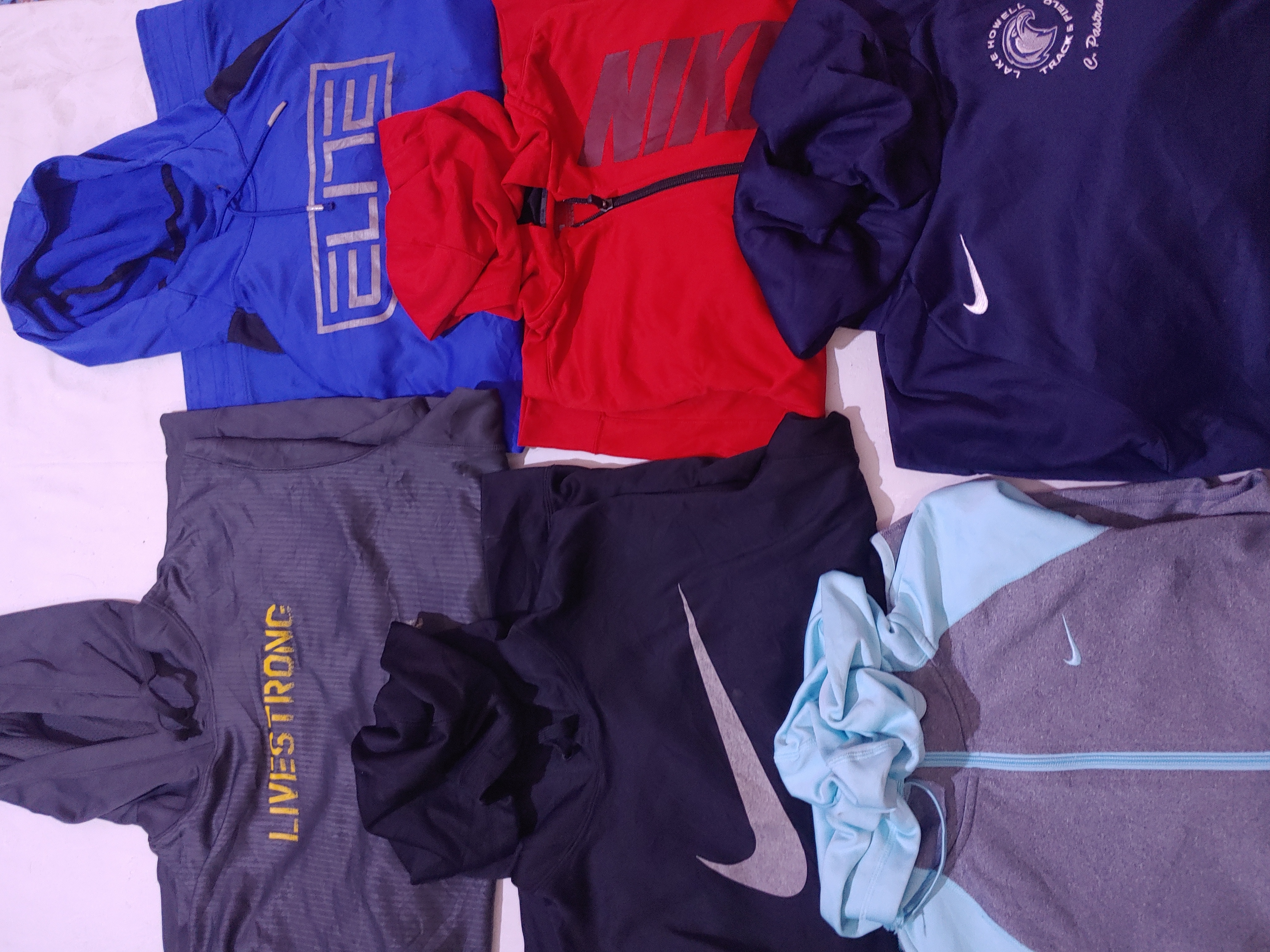 TAV#66 Sweats à capuche Nike - 11 pcs