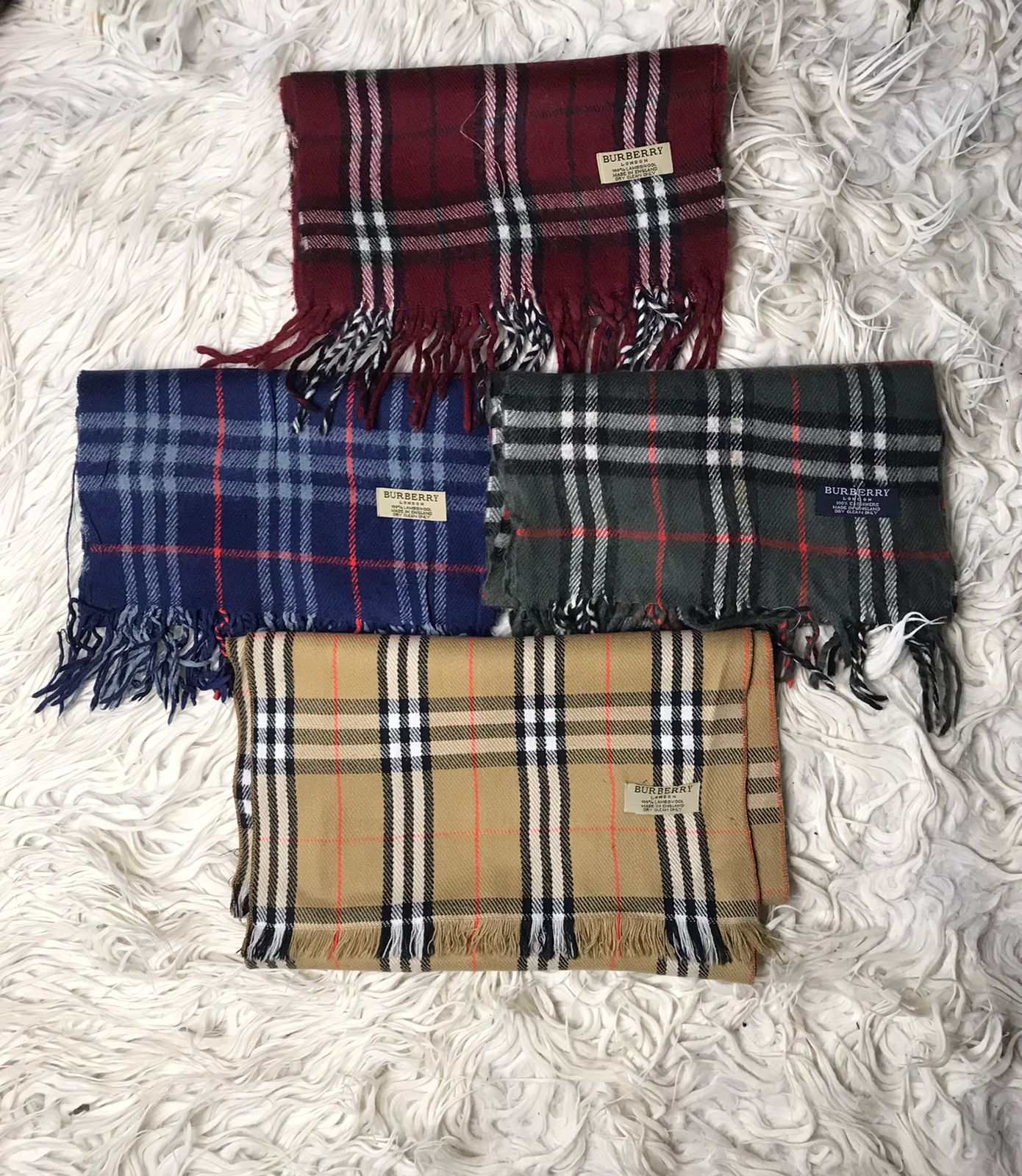 BURBERRY SCARVES 150 pcs