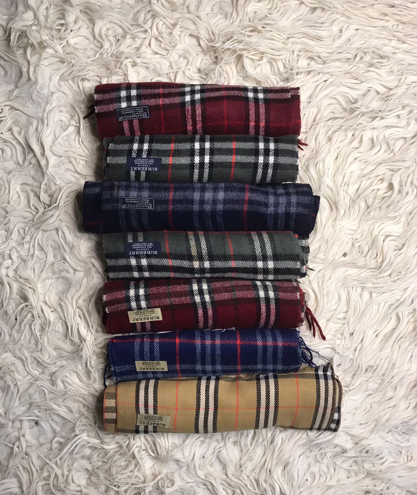 BURBERRY SCARVES 300 pcs