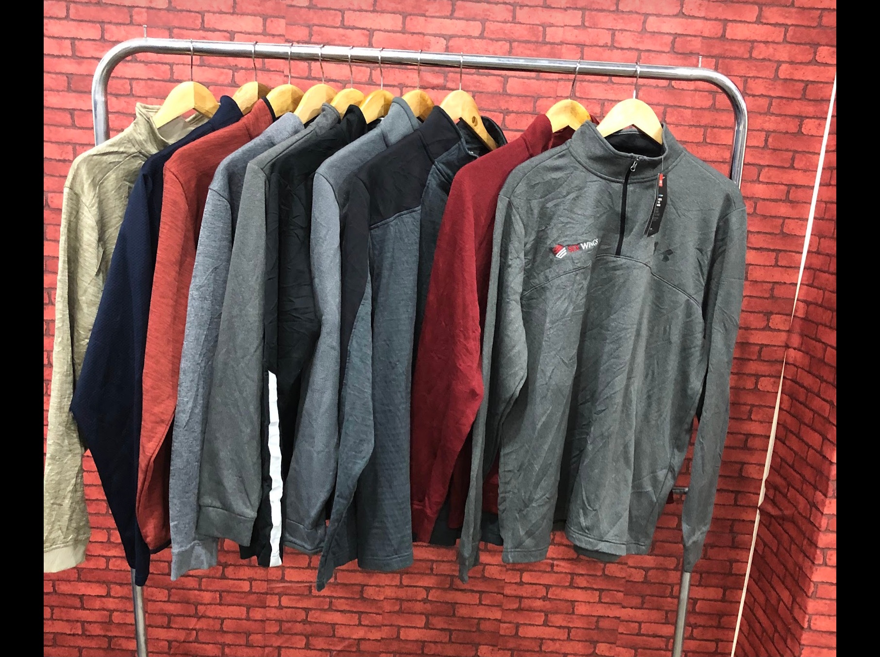 Under Armor 1/4 Zip Track Tops 10Pcs