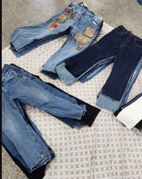 Men Levis Jeans 100Pcs