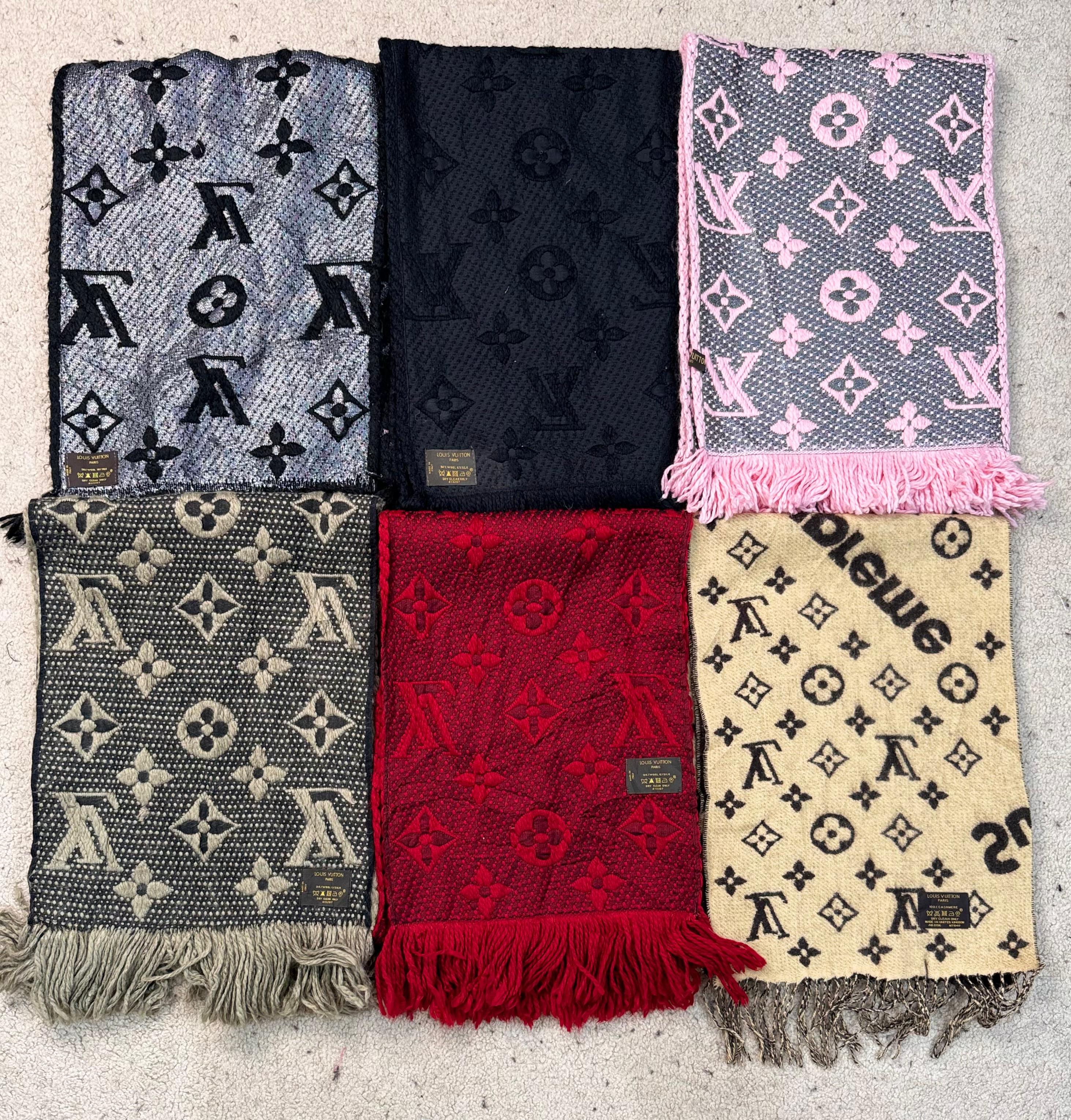 #VV358 Louis Vuitton Scarves 20 PCs