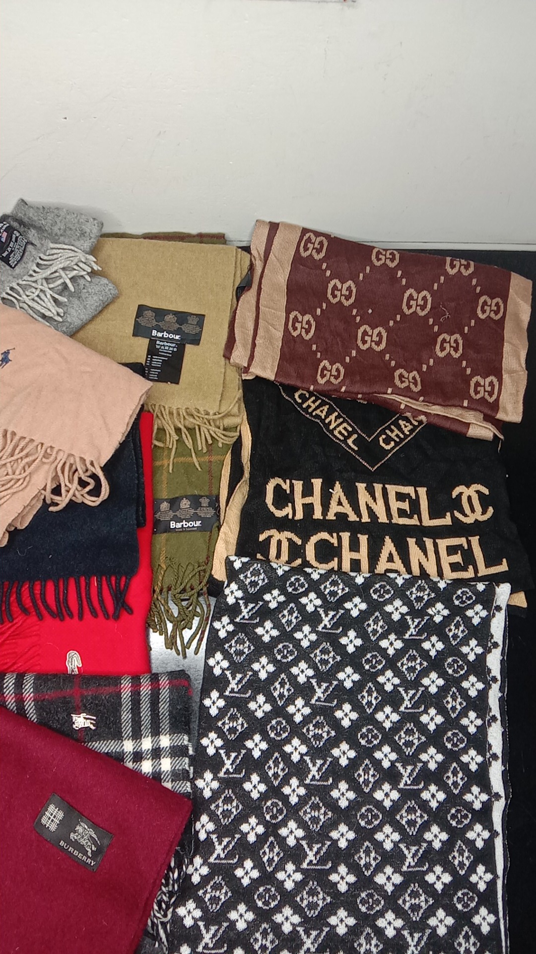 Women branded scarves-20 pcs