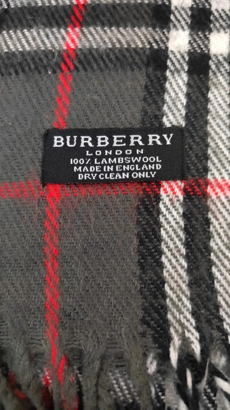 Écharpes Burberry 30 pièces