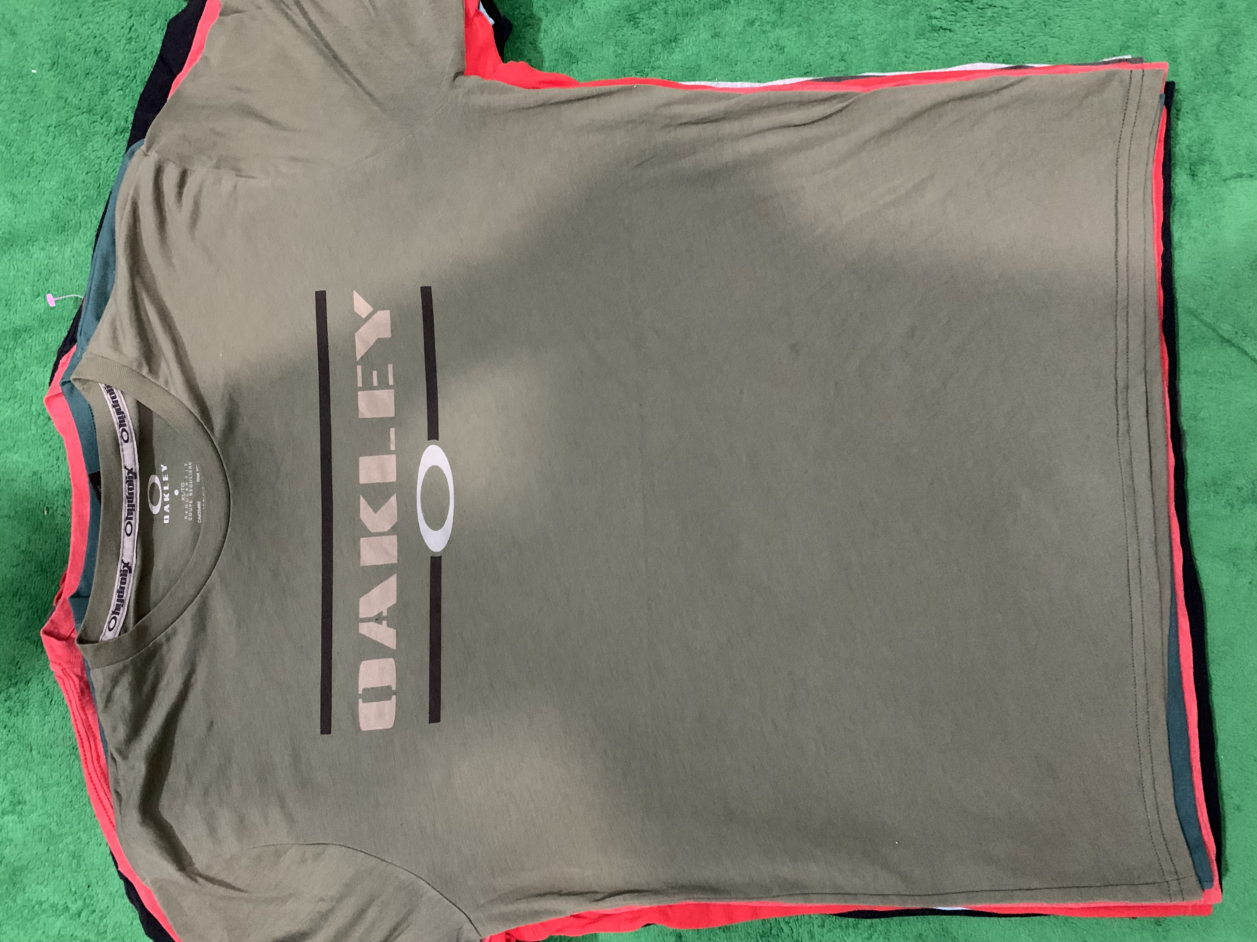 T-shirts Oakley 27 pièces