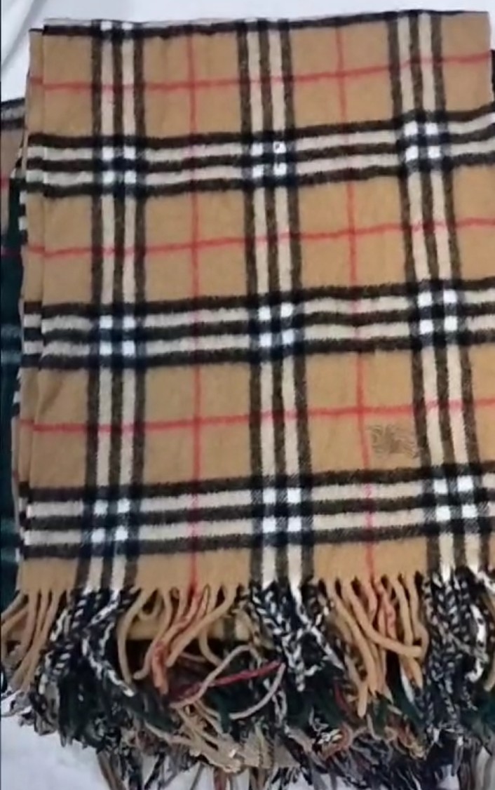 Burberry scarfs 100% authentic