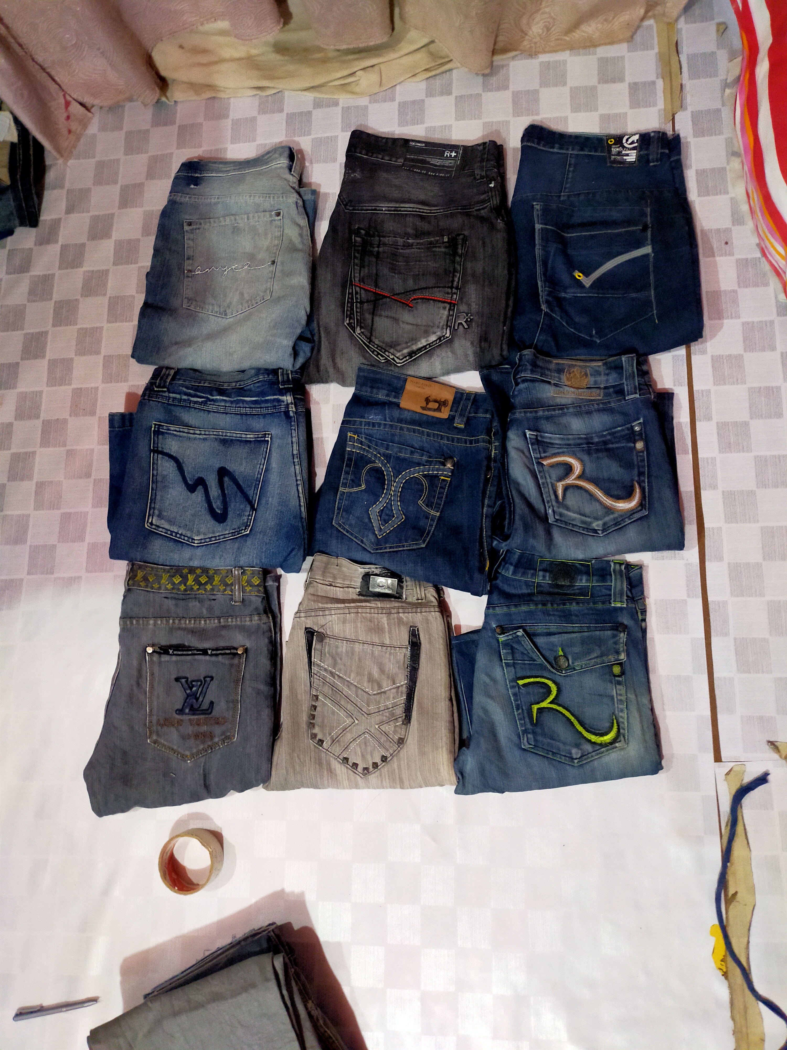 ID 63 ROCAWEAR AND  OTHER MIX BRANDS TOTAL 16  PIECES