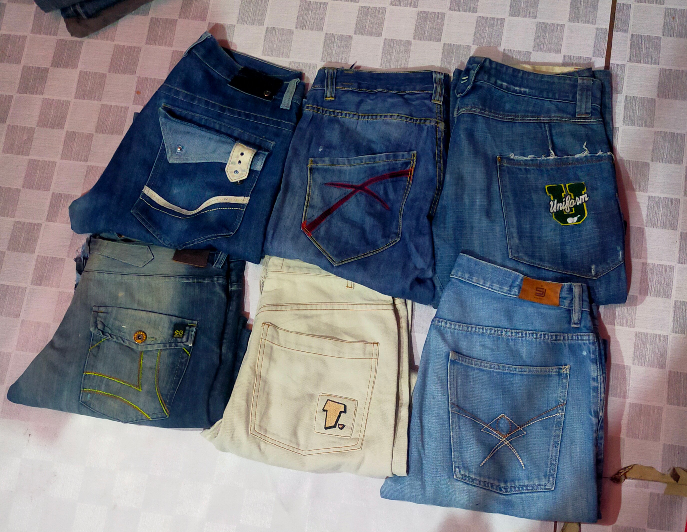 ID 66 TOMMY HILFIGER BAGGY AND OTHER MIX BRANDS TOTAL 10 PIECES