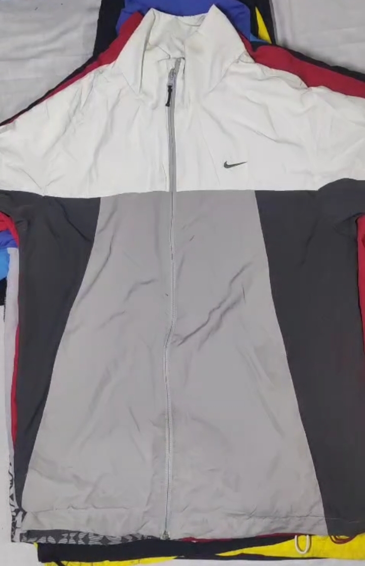 Nike 10 pièces et The North Face 3 pièces coupe-vent