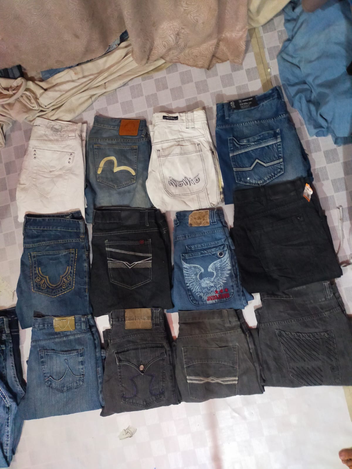 lD 82 JNCO EVISU ROCAWERA SOUTH POLE AND  ECKO UNTID AND OTHER MIX BRANDS TOTAL  20  PIECES
