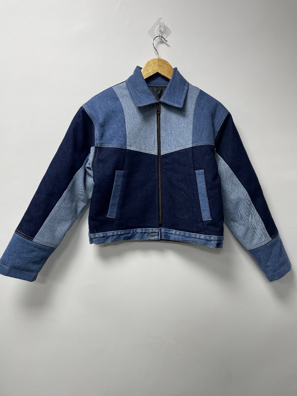 Veste courte en denim fusion retravaillée