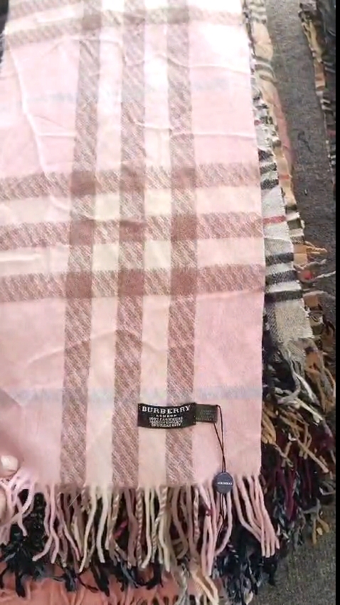 250 pieces Authentic Burberry Scrafs