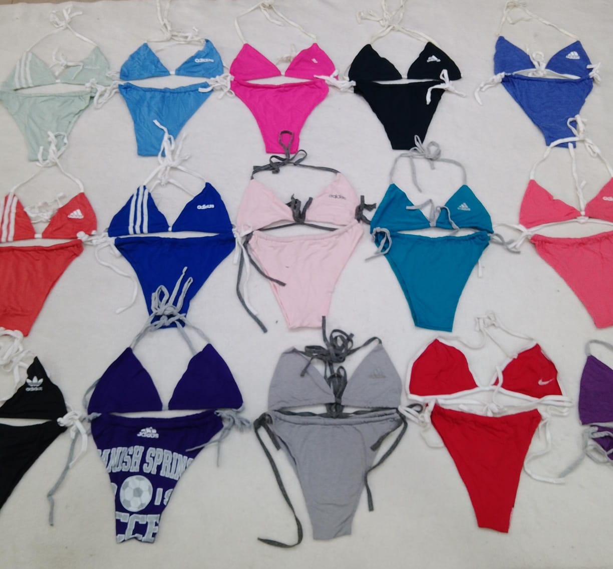 CR3082 Nachbearbeitung Adidas Bikini - 30 Stück